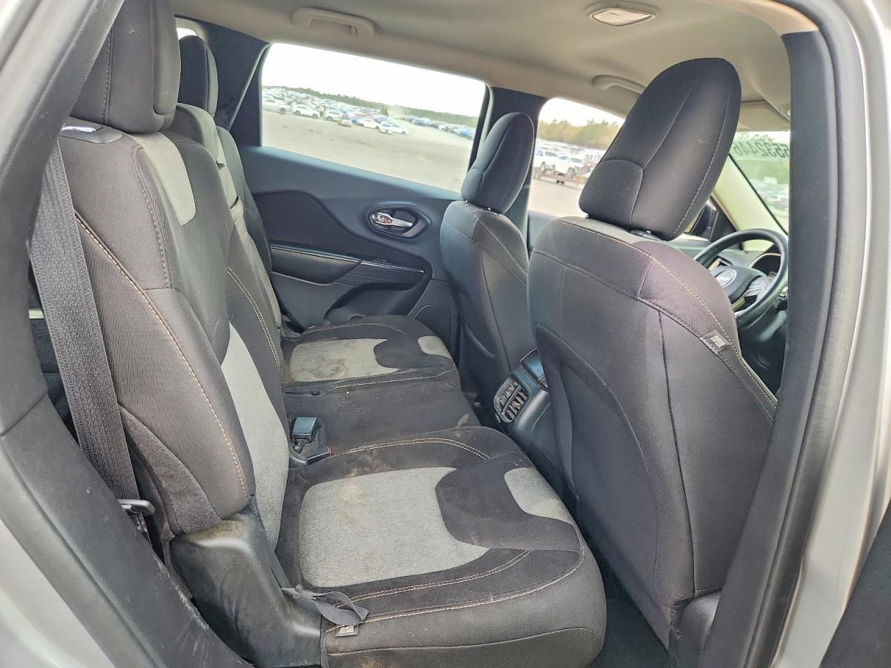 2016 Jeep Cherokee VIN 1C4PJLAB3GW137597 photo 11