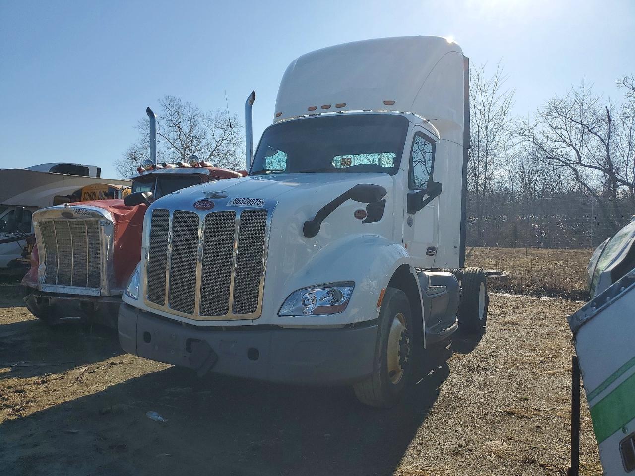 2017 PETERBILT All models VIN 1XPBA48X4HD428431 photo 2
