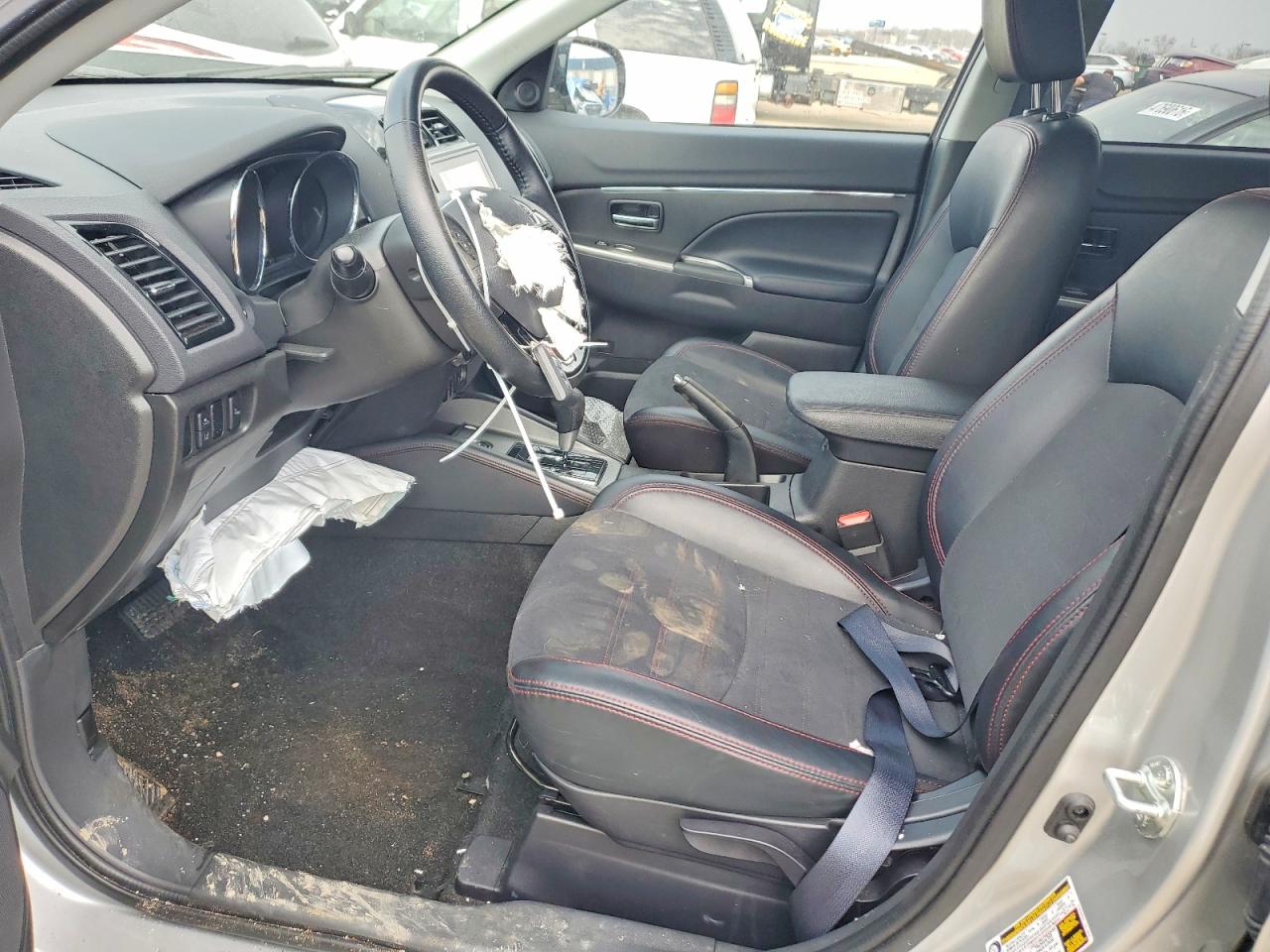 2024 Mitsubishi Outlander VIN JA4ARUAU8RU011847 photo 7