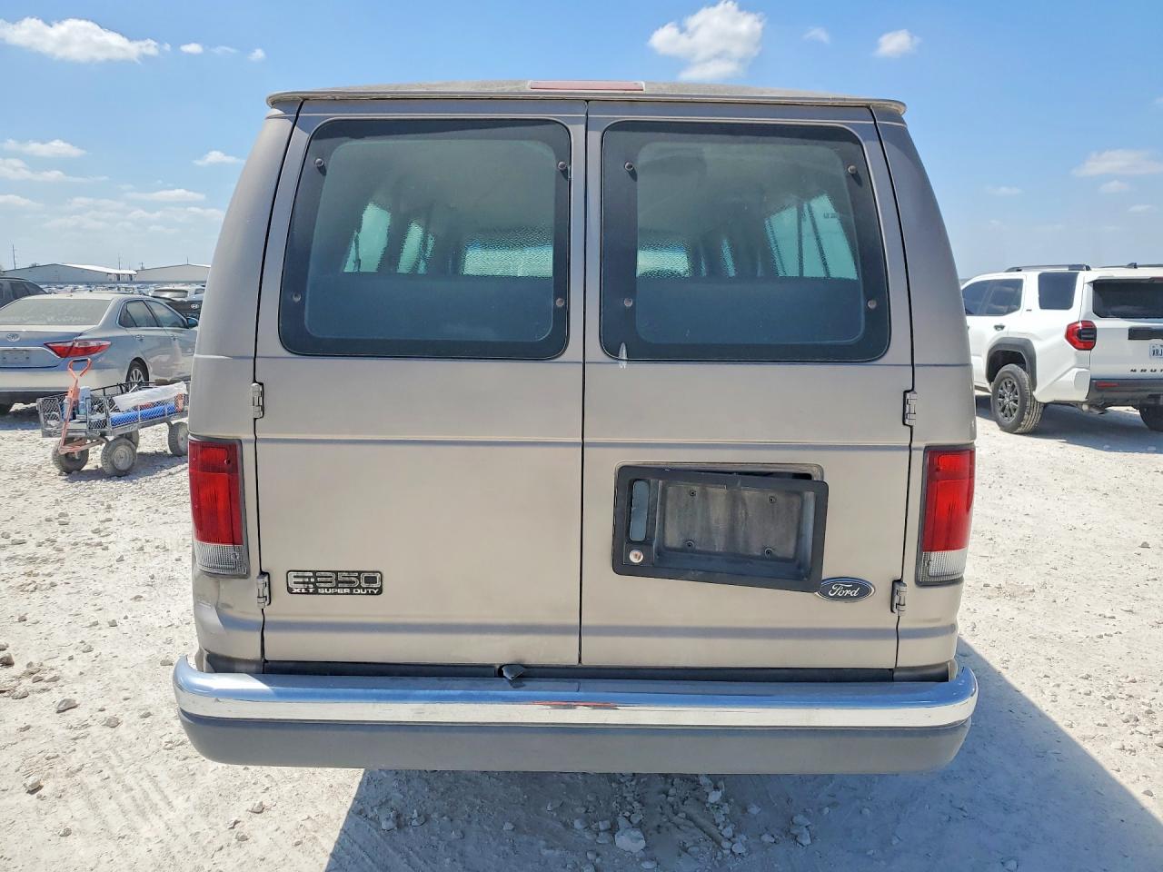 2001 Ford Econoline VIN 1FBSS31S61HA19390 photo 6