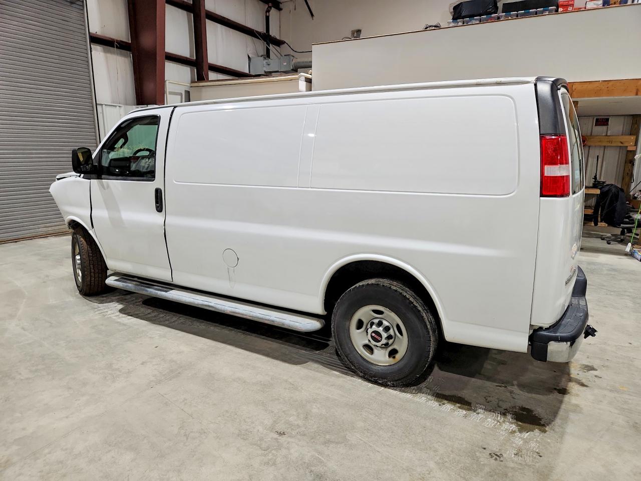 2017 GMC Savana VIN 1GTW7AFF9H1912347 photo 2