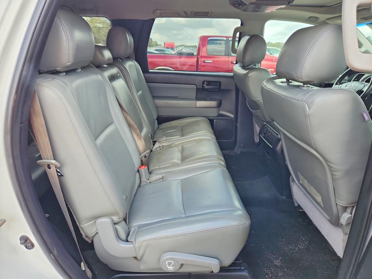 2013 Toyota Sequoia VIN 5TDZY5G14DS046428 photo 11