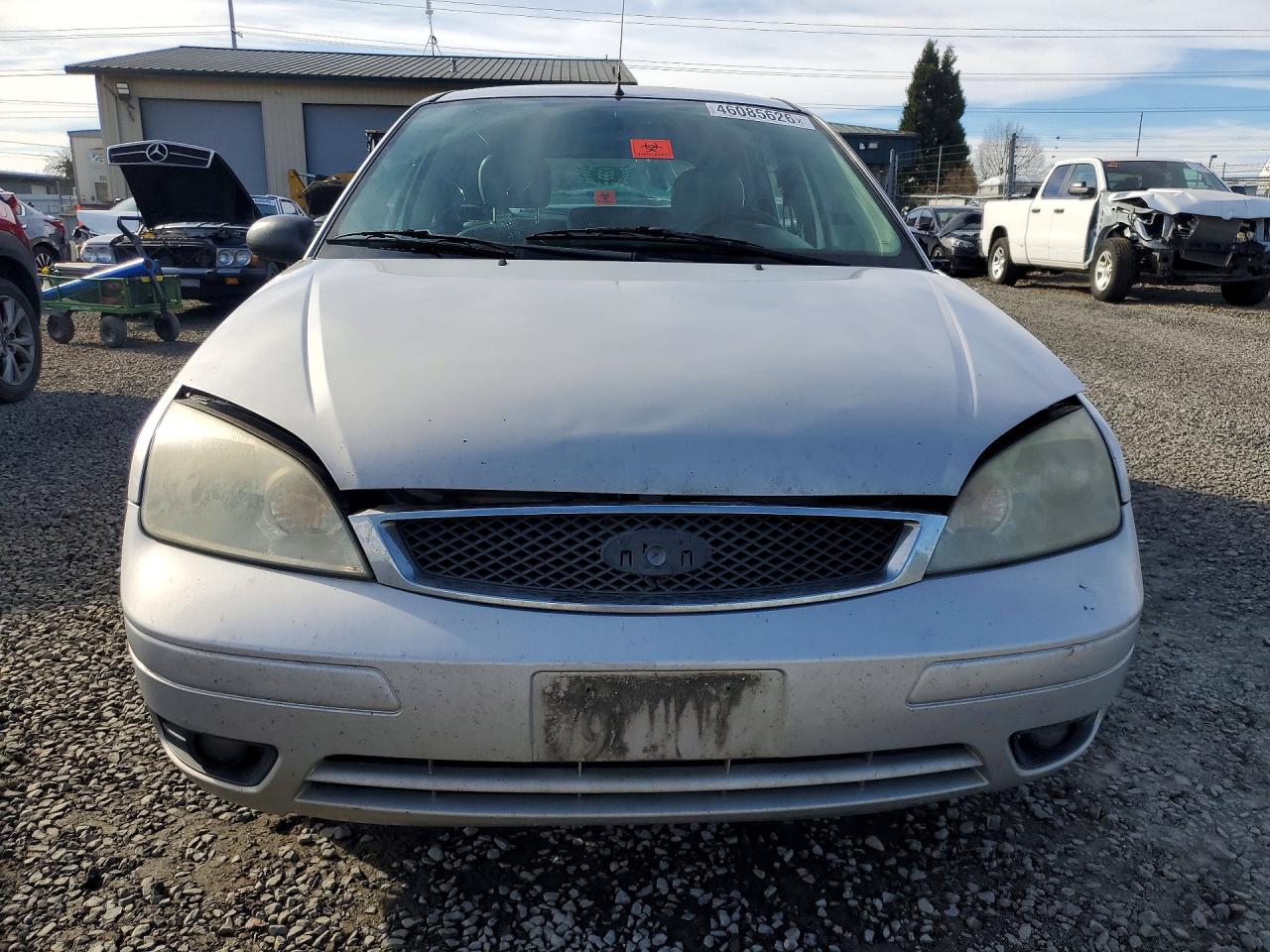 2005 Ford Focus VIN 3FAFP37NX5R150378 photo 5