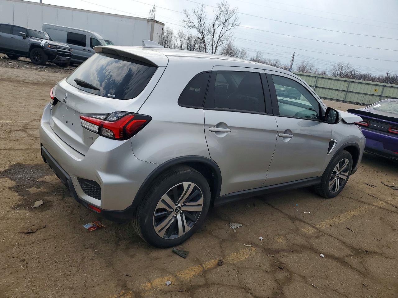 2024 Mitsubishi Outlander VIN JA4ARUAU8RU011847 photo 3