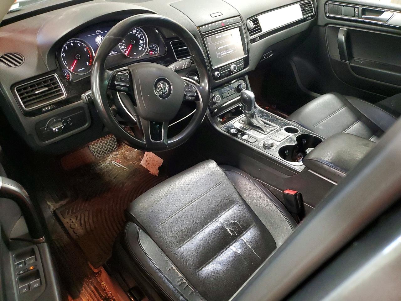 2016 Volkswagen Touareg VIN WVGEF9BP9GD000905 photo 8