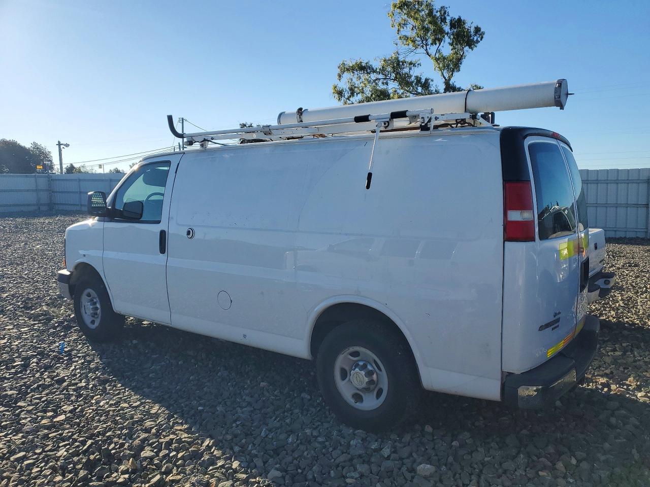 2014 CHEVROLET Express VIN 1GCWGFCB9E1125764 photo 2