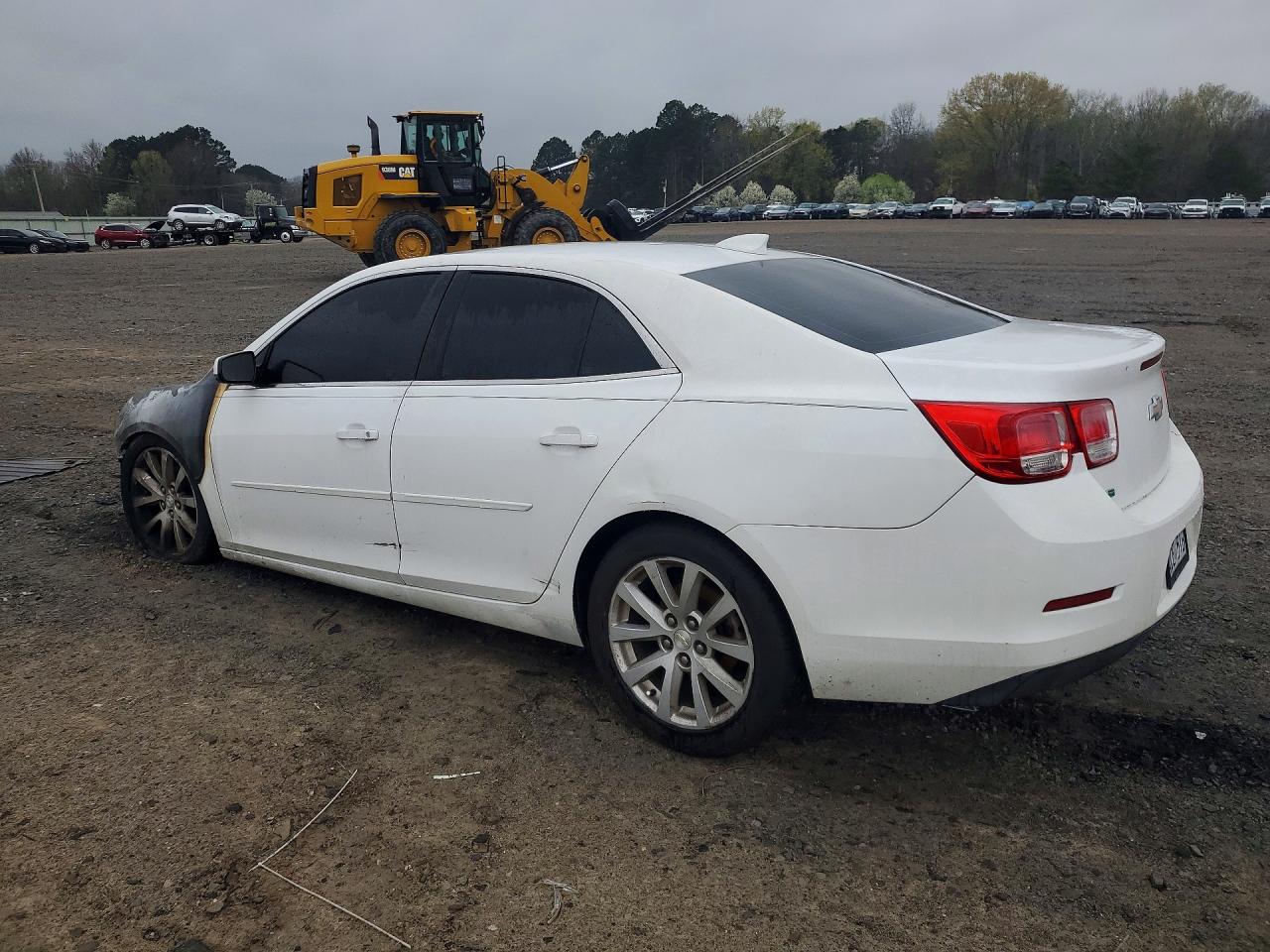 2015 Malibu VIN 1G11D5SLXFF262779 photo 2