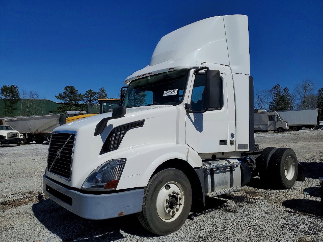 2017 Volvo Vn VIN 4V4N39TG2HN987987 photo 2