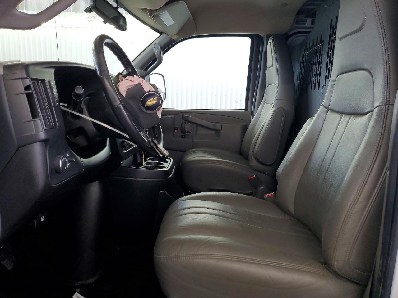 2023 Chev Express VIN 1GCWGAFP8P1104482 photo 7