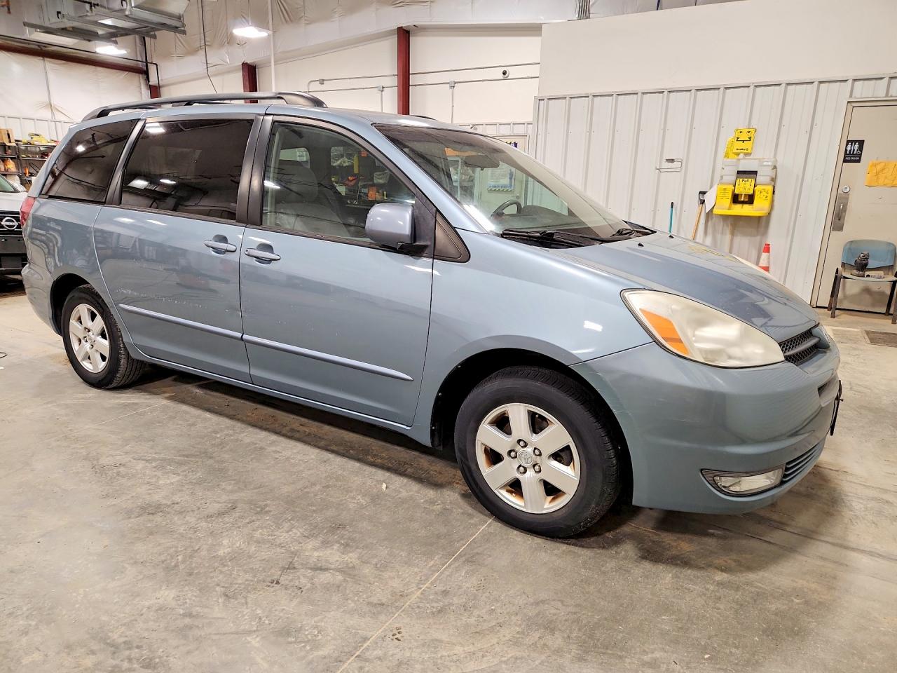 2005 TOYOTA Sienna VIN 5TDZA22C45S221404 photo 4