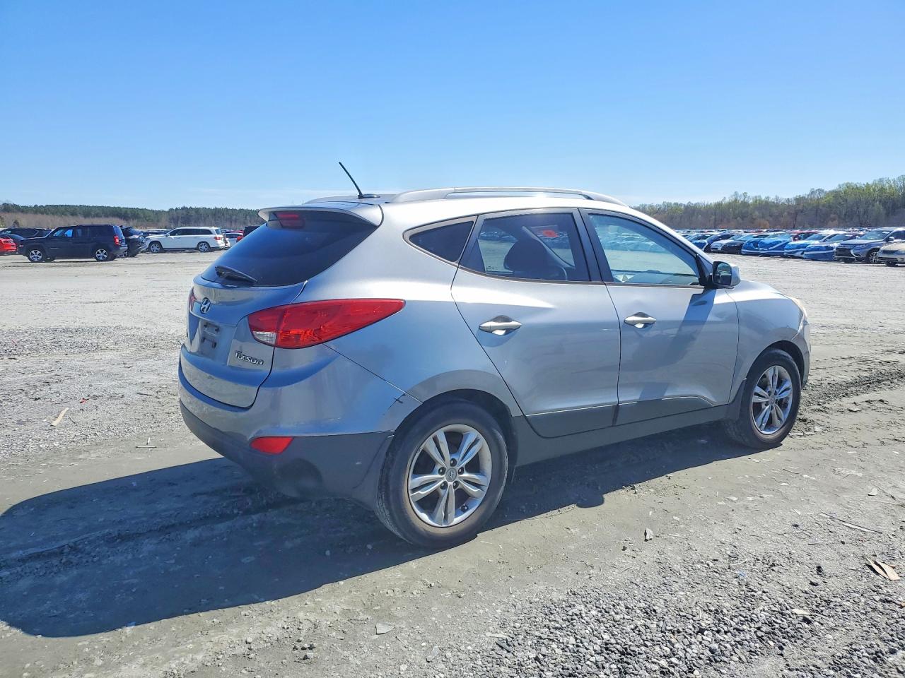 2010 Hyundai Tucson VIN KM8JU3AC3AU071041 photo 3