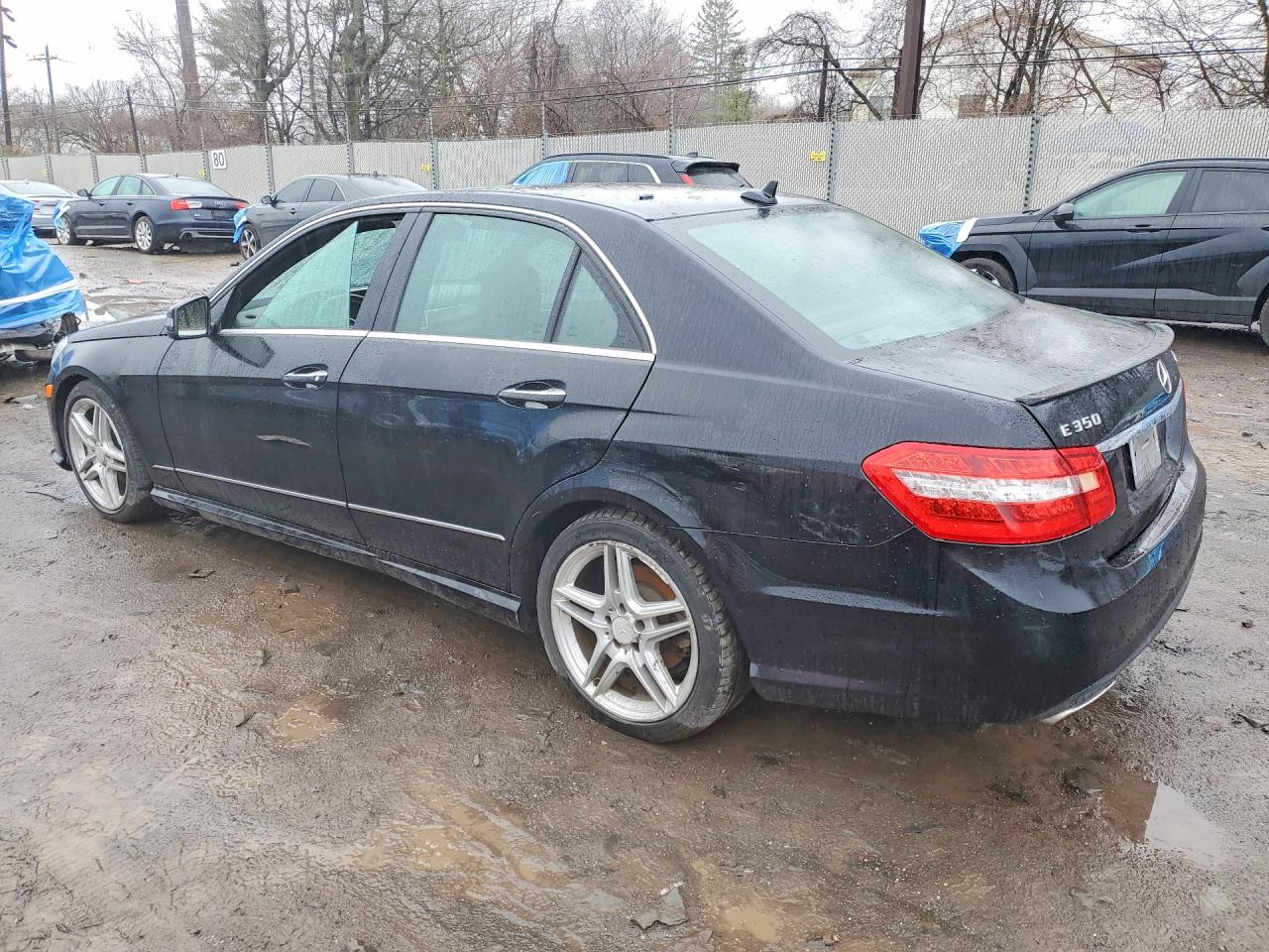 2013 Mercedes-Benz E-class VIN WDDHF8JB9DA689915 photo 2
