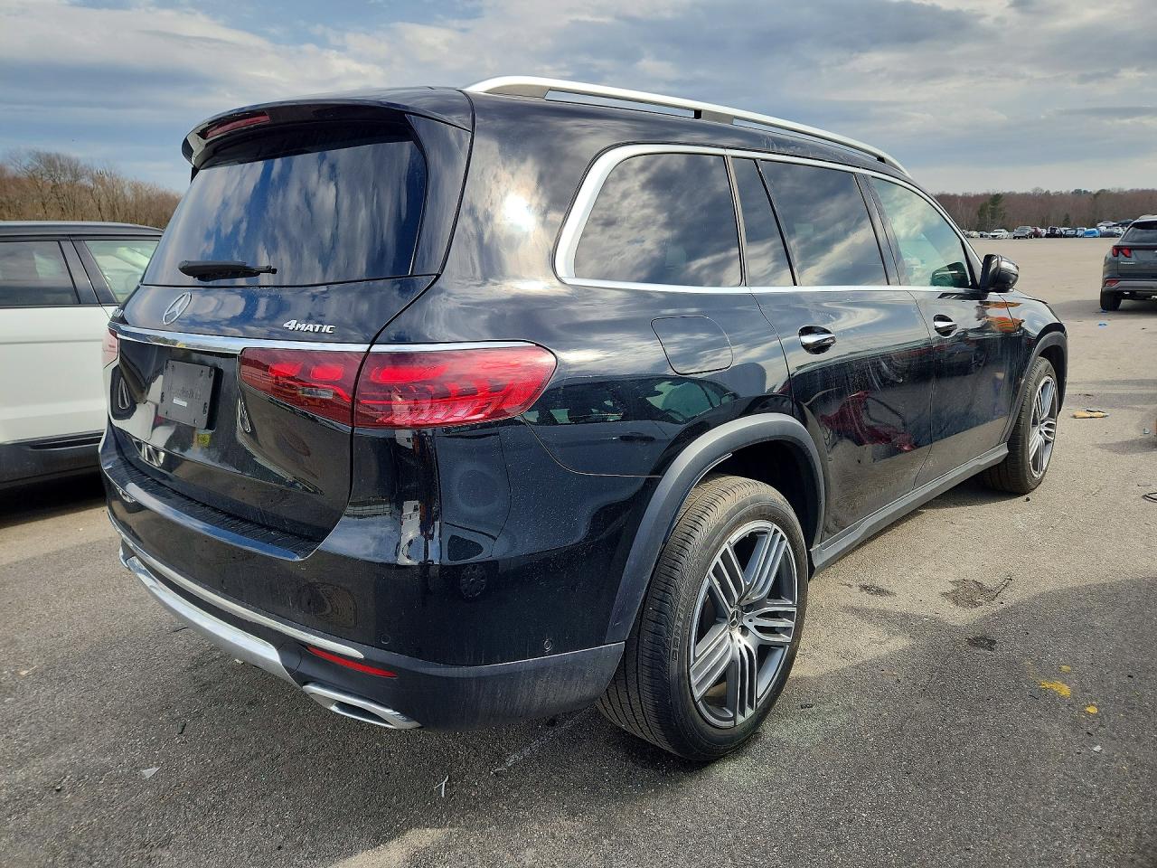 2025 Mercedes-Benz Gls-class VIN 4JGFF5KE1SB417046 photo 3