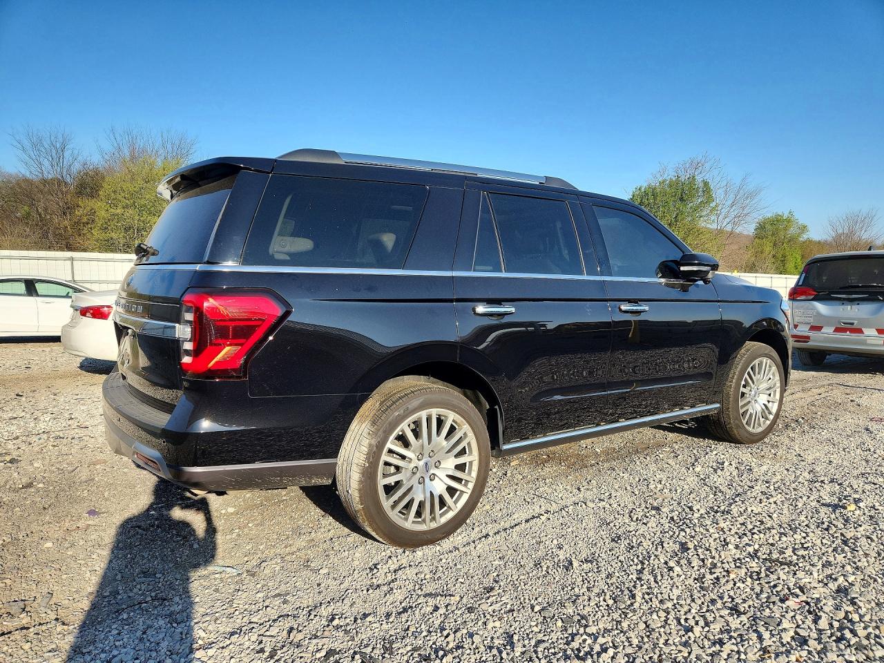 2024 Ford Expedition VIN 1FMJU1K81REA97903 photo 3