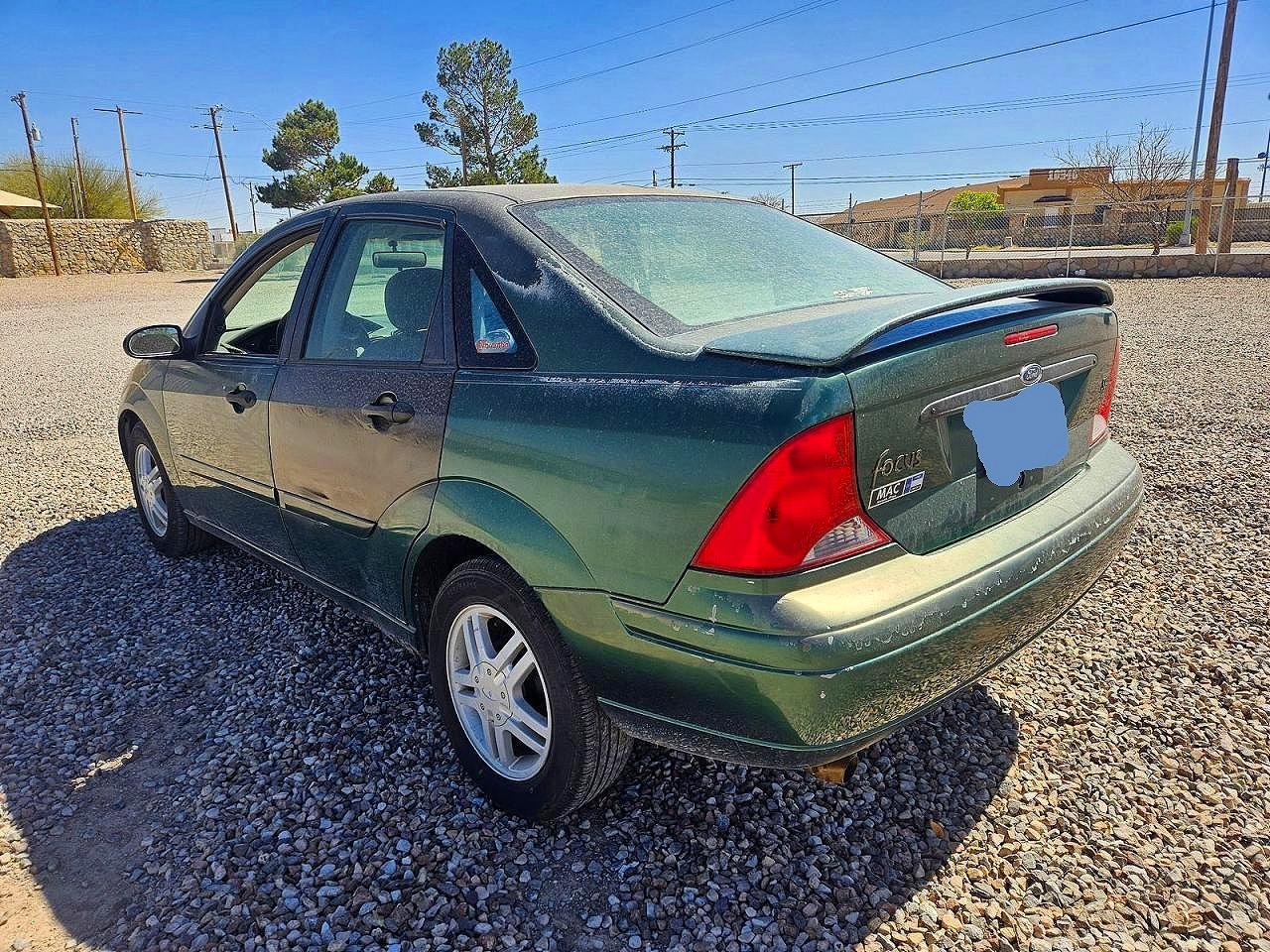 2000 Ford Focus VIN 1FAFP3433YW219500 photo 3