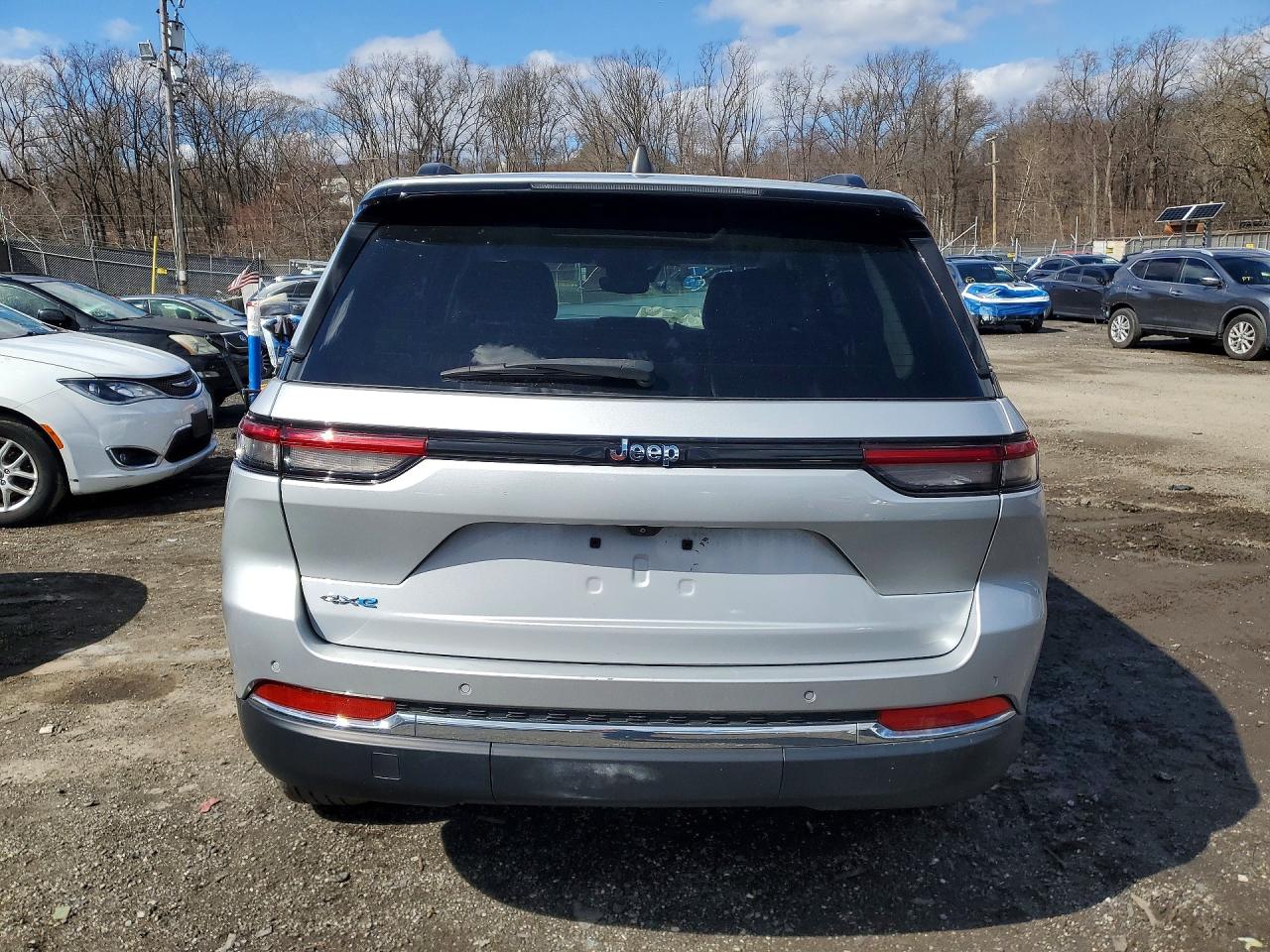 2023 Jeep Cherokee VIN 1C4RJYB60PC626080 photo 6