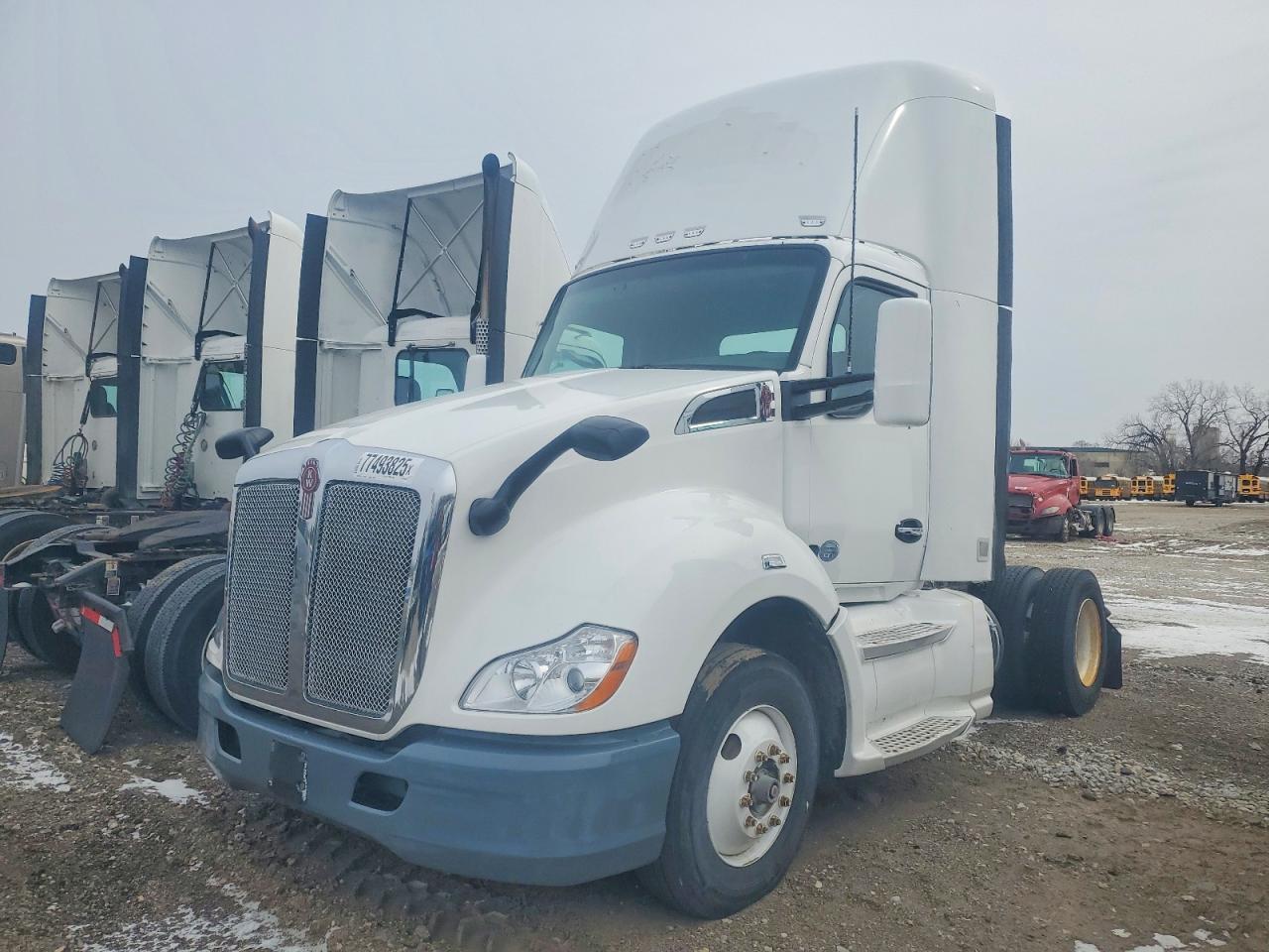 2015 KENWORTH All models VIN 1XKYA48X7FJ443701 photo 2