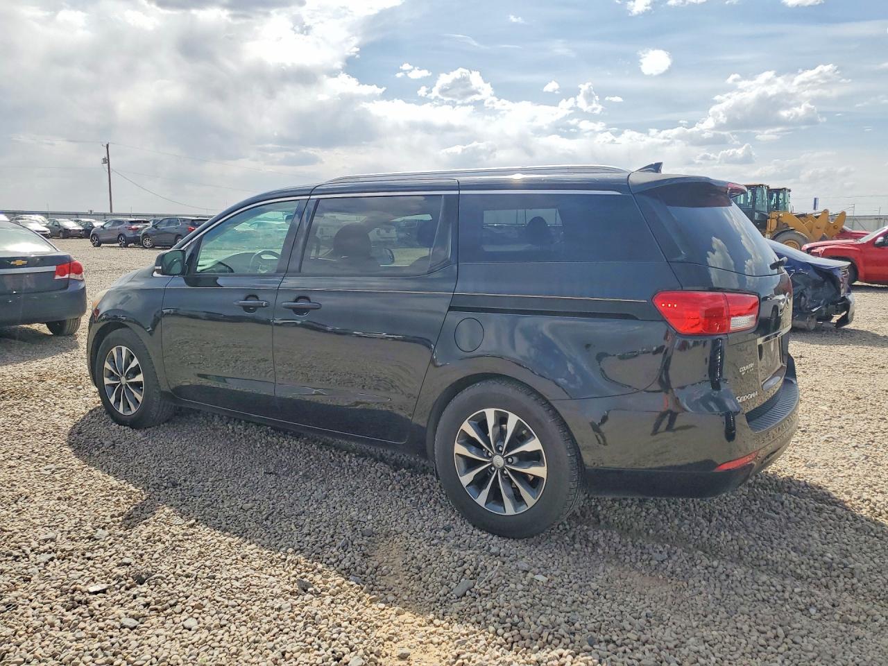 2016 Kia SEDONA VIN KNDMC5C15G6108535 photo 2