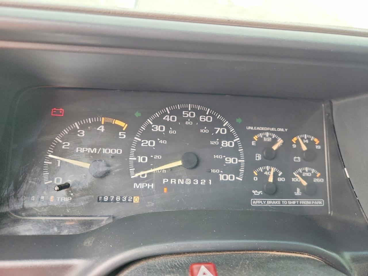 1998 Chevrolet Suburban VIN 3GNFK16R9WG142830 photo 9