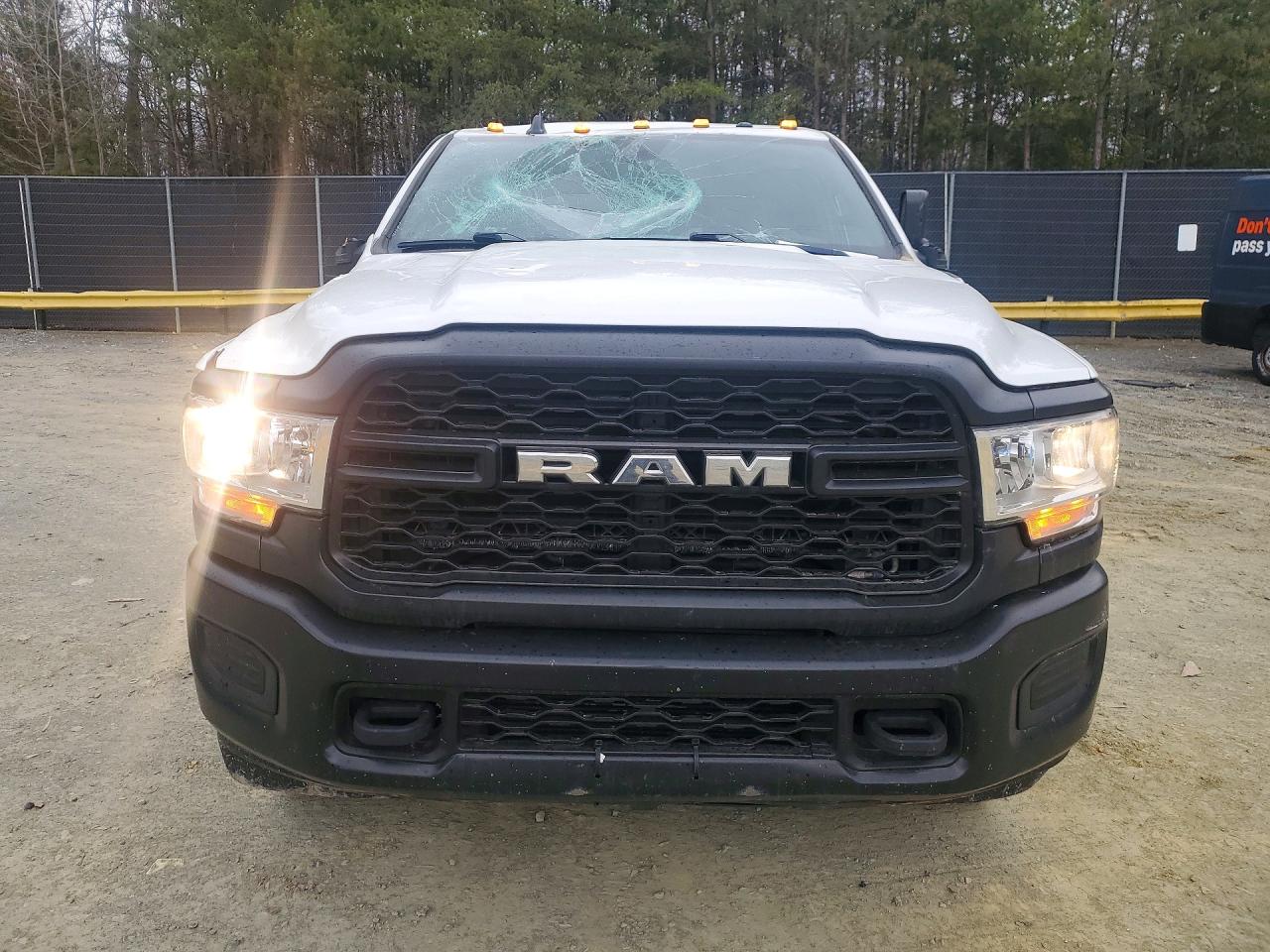 2022 Ram 3500 VIN 3C63R3GL0NG338304 photo 5