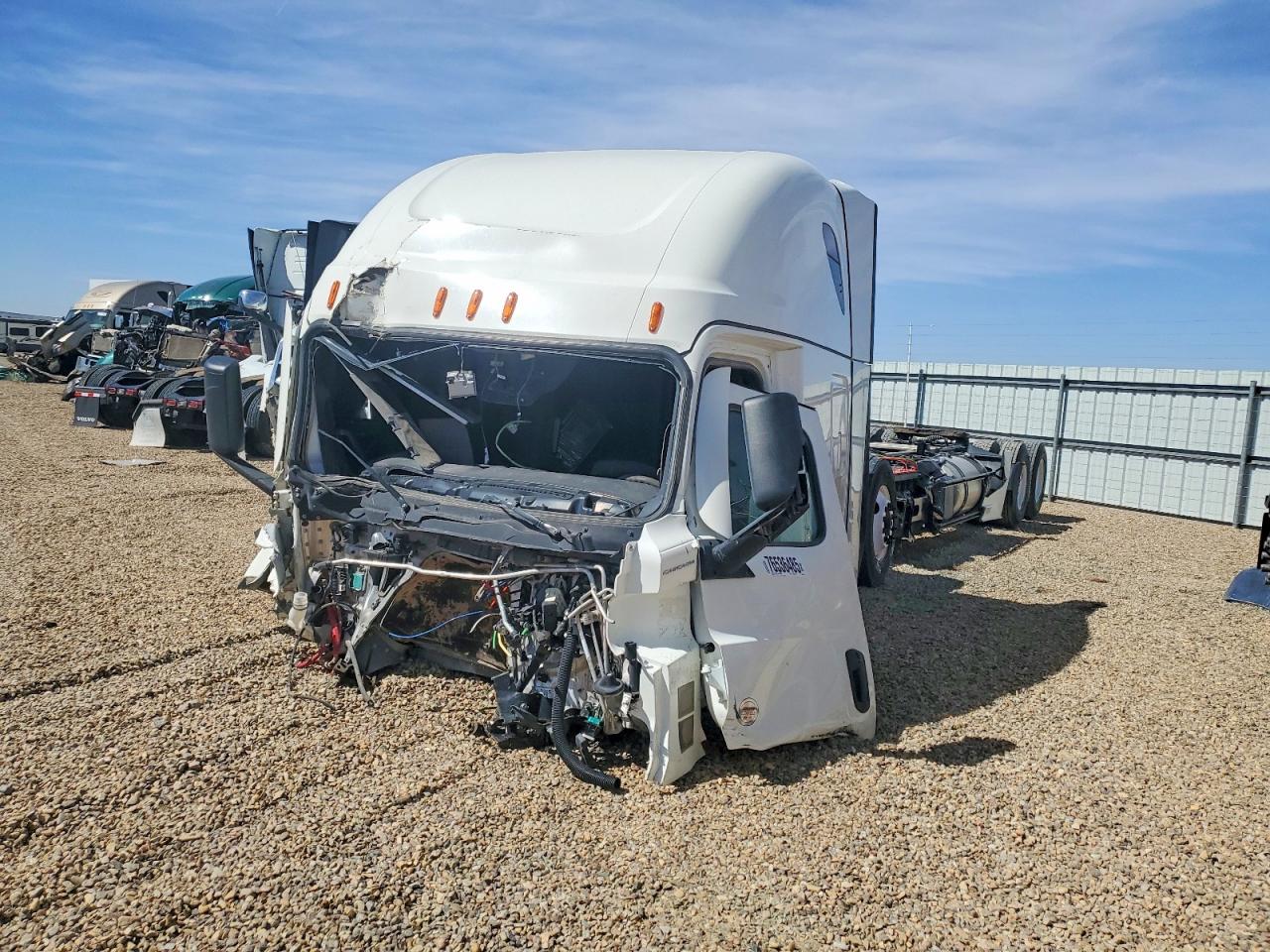 2022 FREIGHTLINER All other VIN 3AKJHHDRXNSNL3285 photo 2
