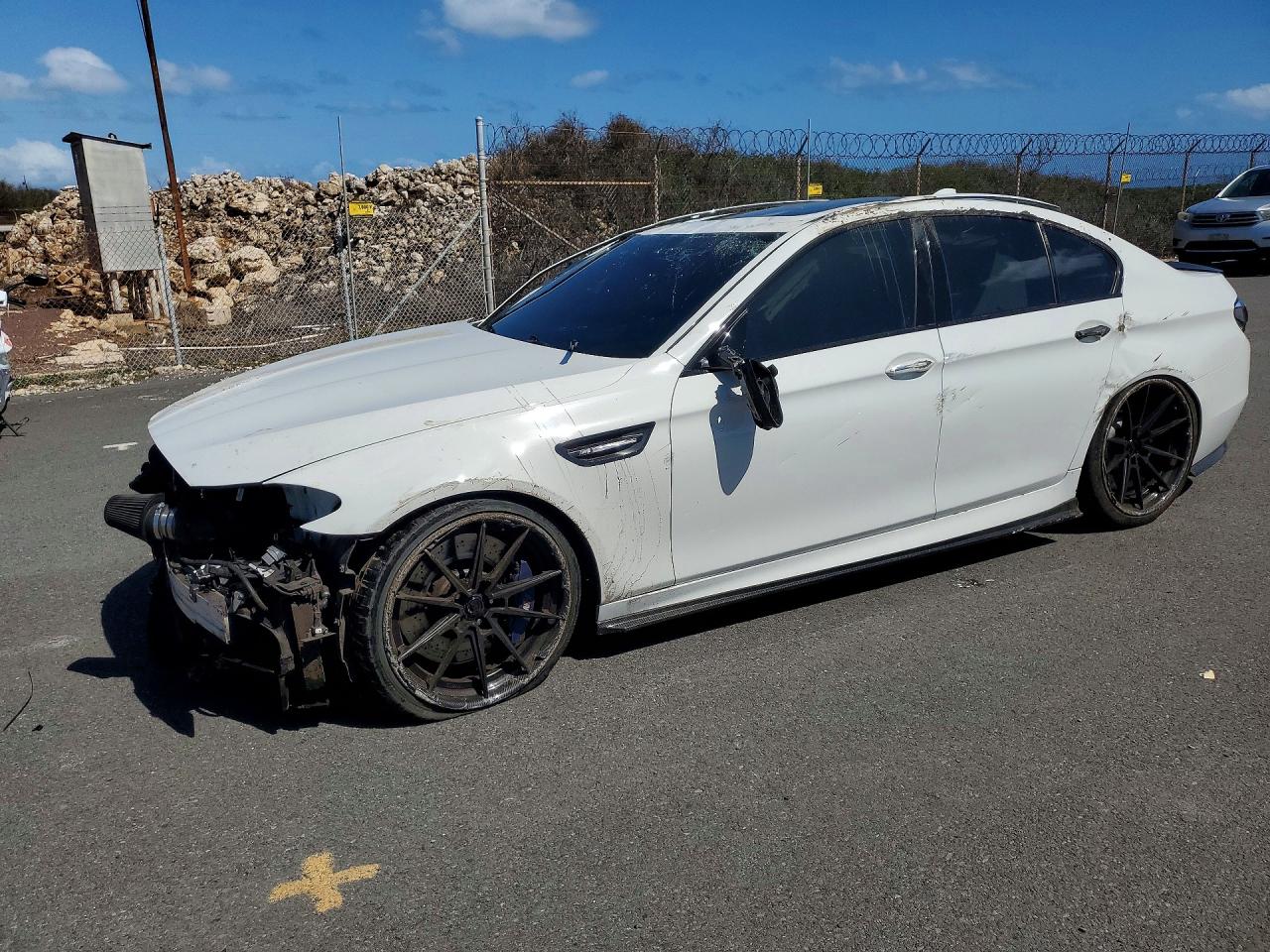 2013 BMW M5 VIN WBSFV9C58DD096104 photo 1