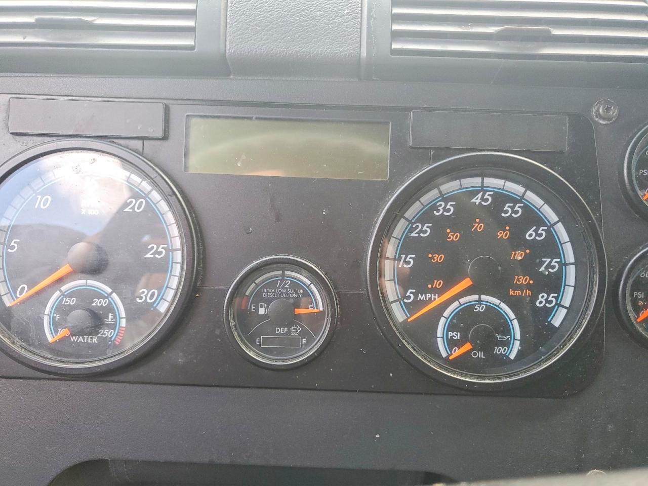 2018 FREIGLINER All other VIN 1FUJGLDR1JLHF2680 photo 8