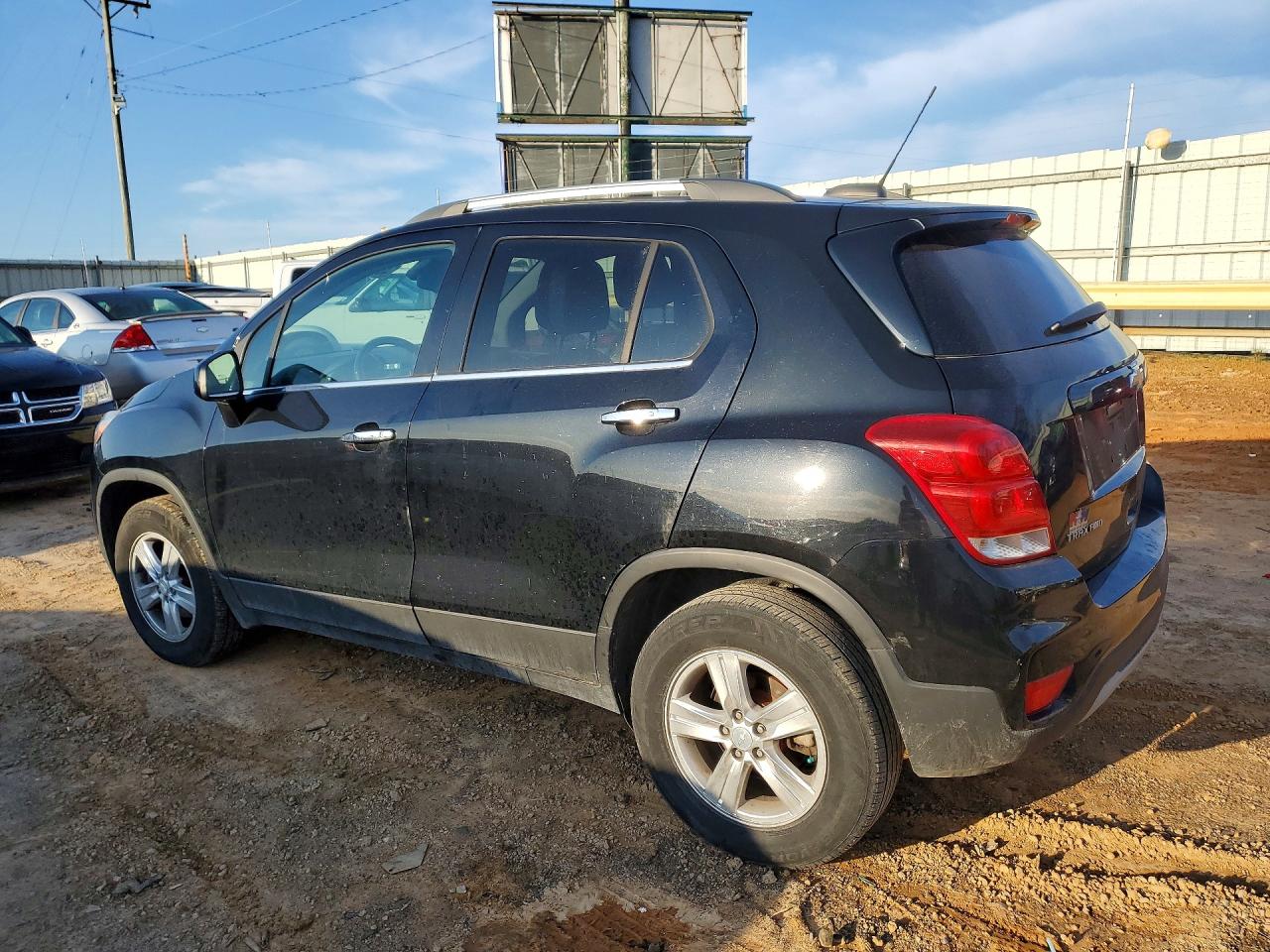 2018 Chev Trax VIN 3GNCJPSB6JL420200 photo 2