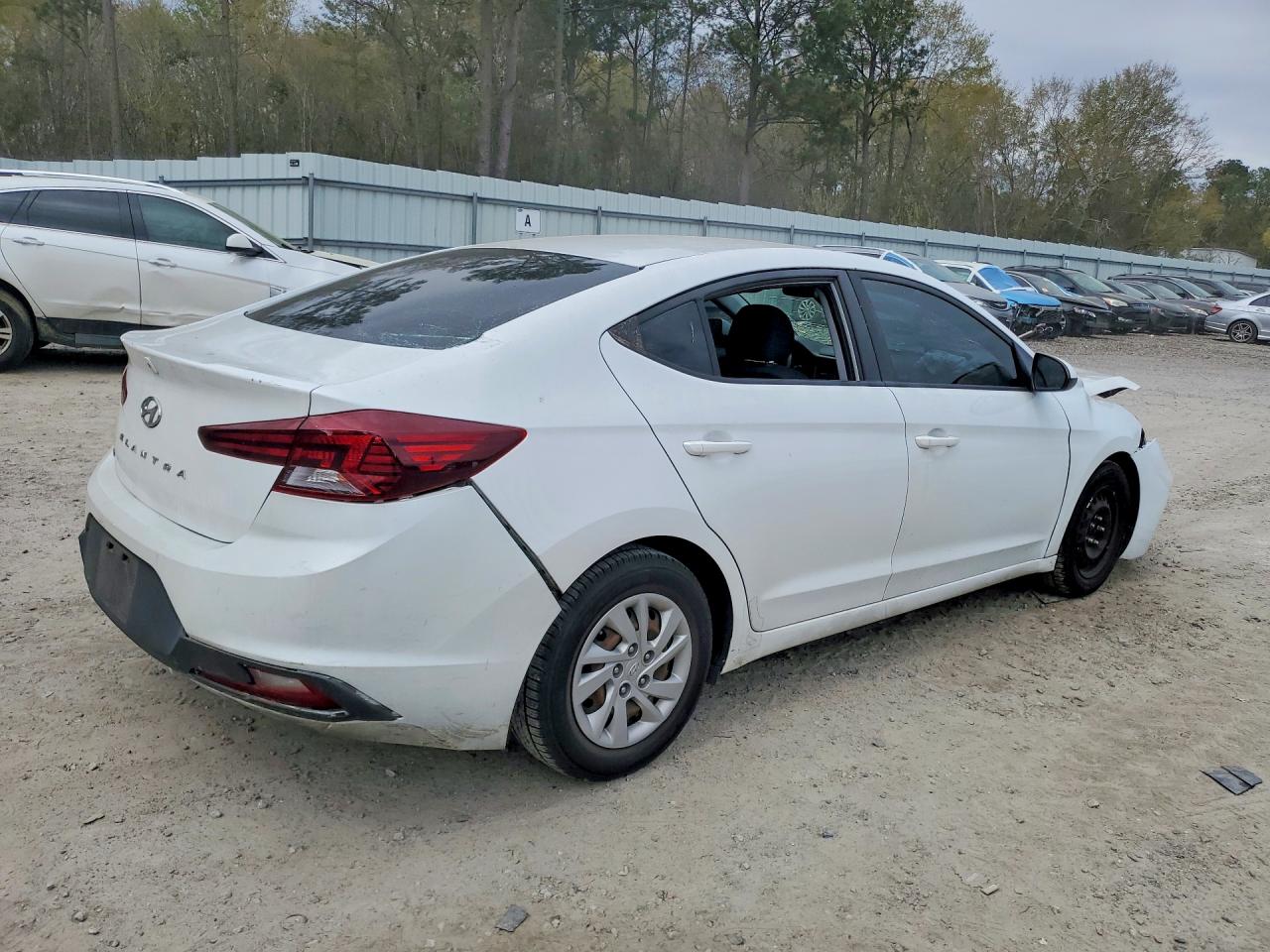 2019 Hyundai Elantra VIN 5NPD74LF5KH424767 photo 3