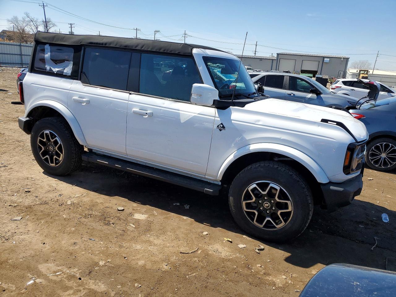 2023 Ford Bronco VIN 1FMDE5DHXPLB49763 photo 4