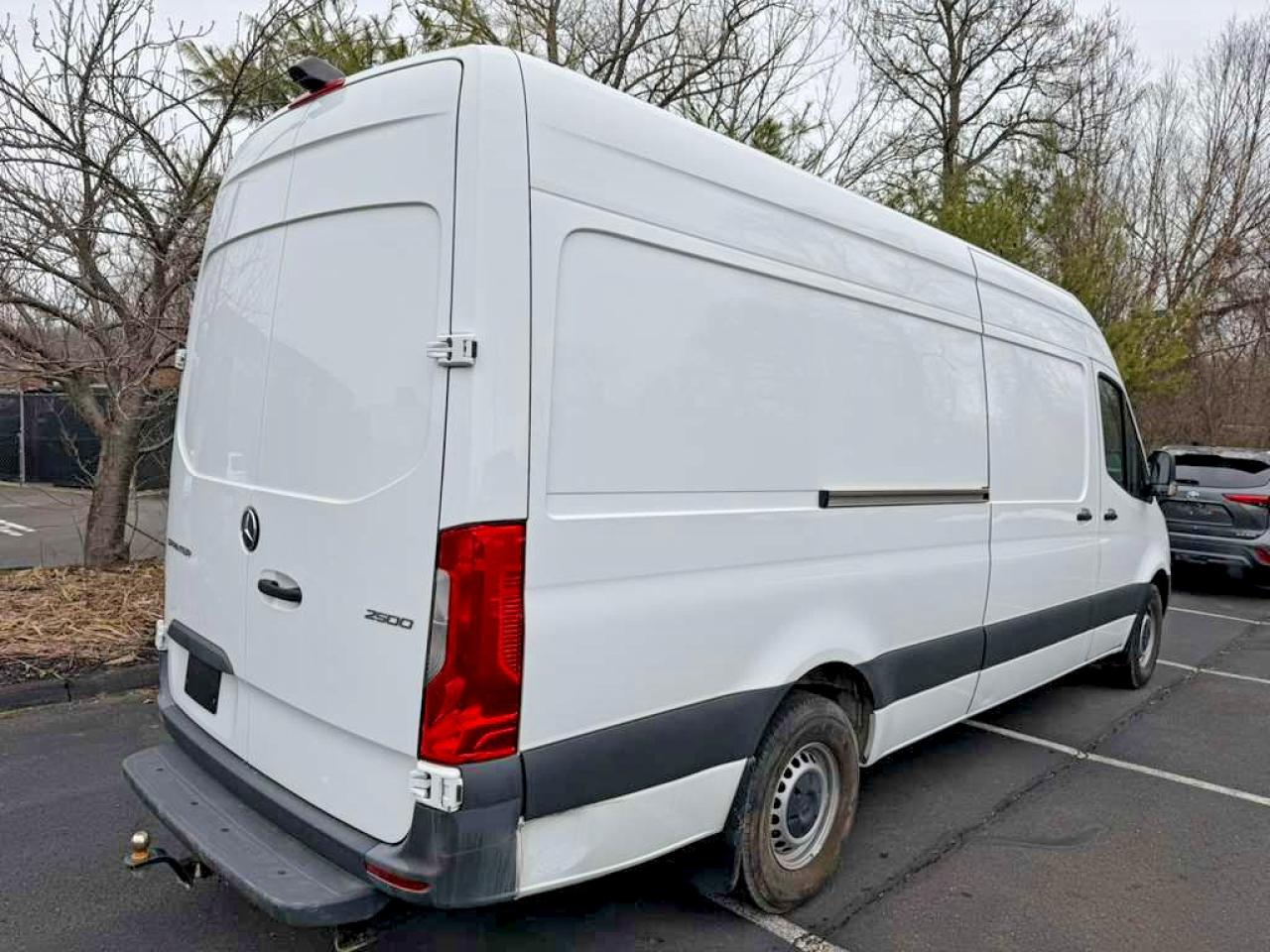 2023 Mercedes-Benz Sprinter VIN W1Y4KCHY0PT141985 photo 3