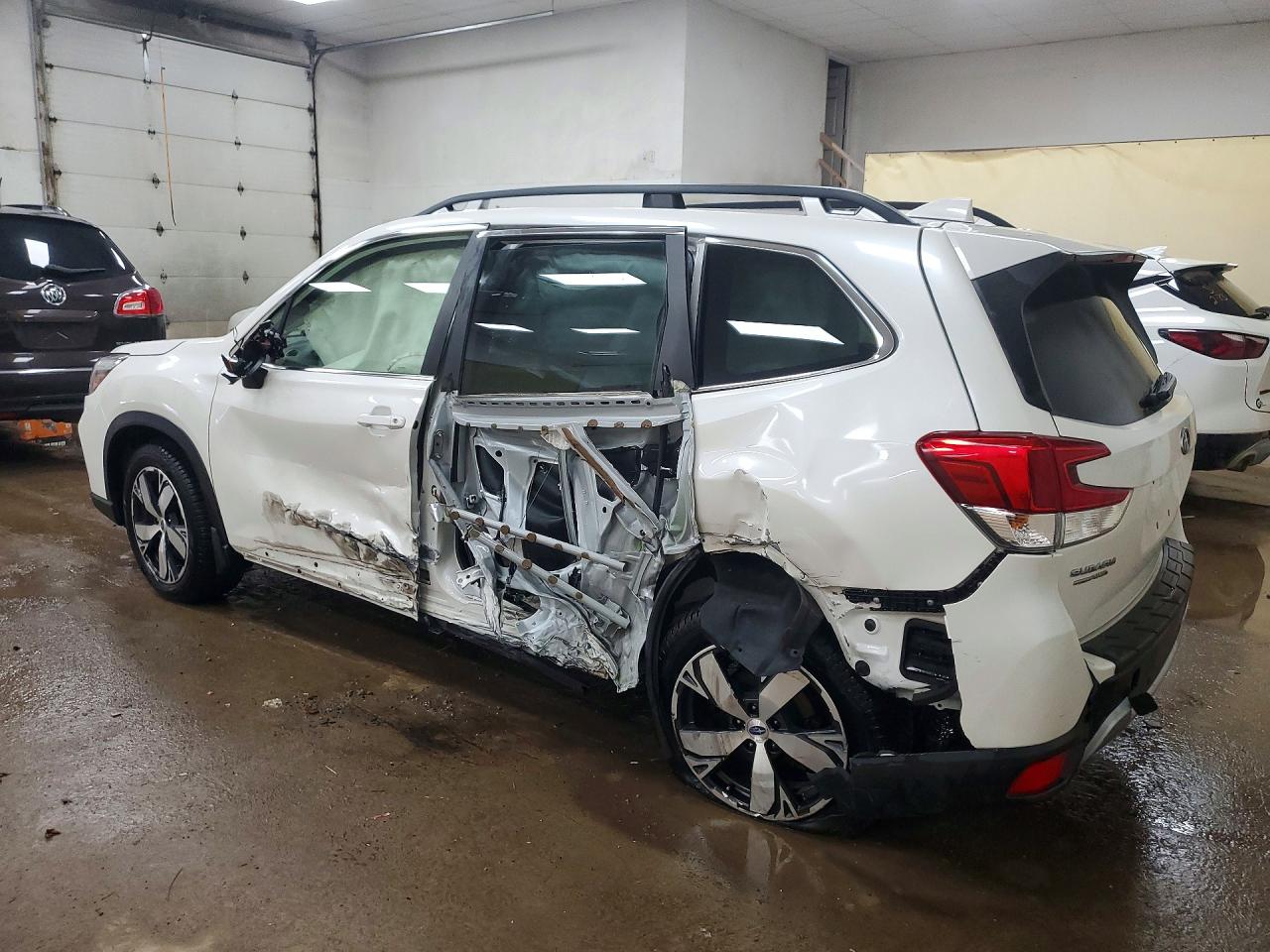 2021 Forester VIN JF2SKAXC4MH548939 photo 2
