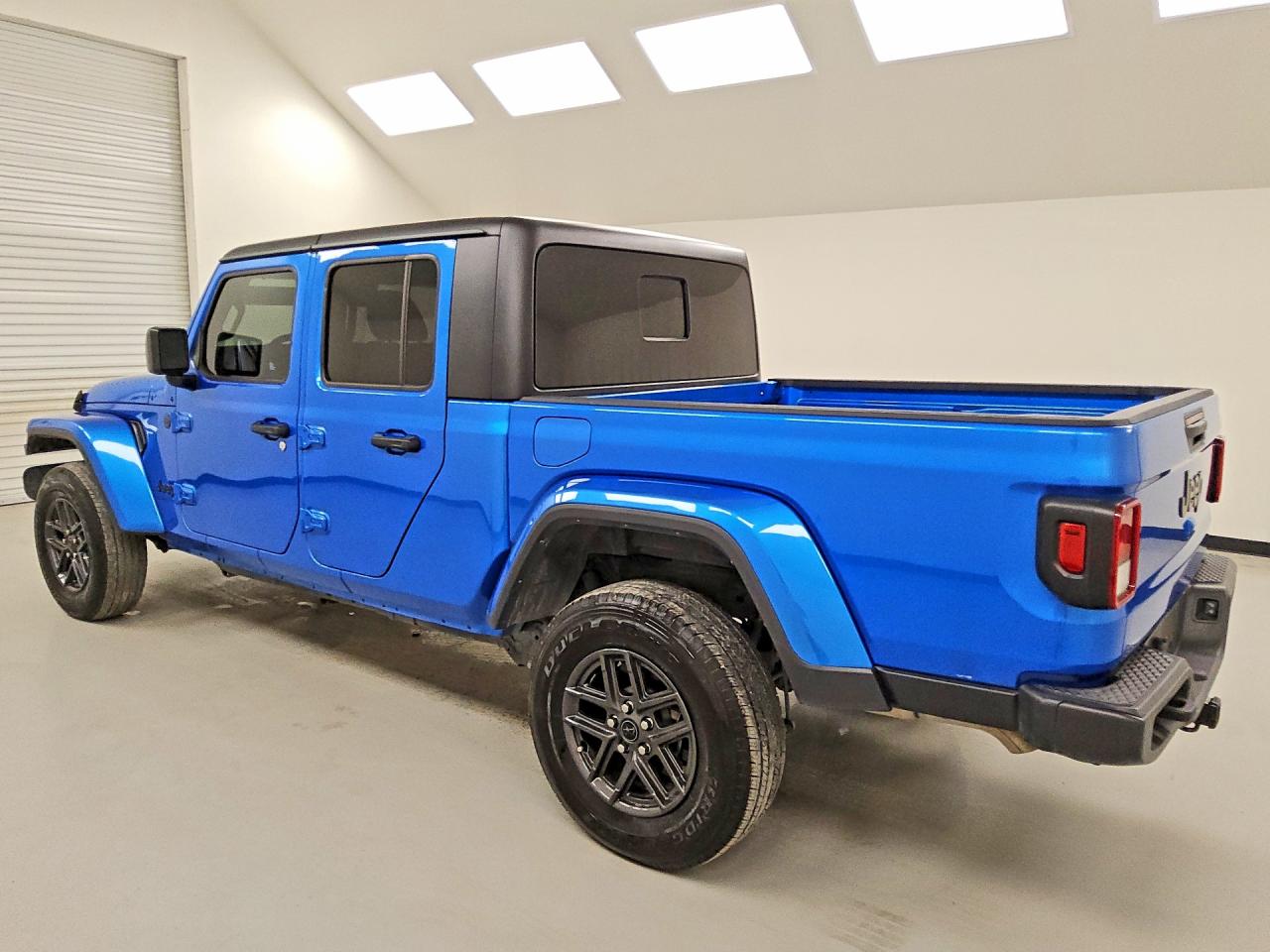 2024 Jeep Gladiator VIN 1C6HJTAG4RL101901 photo 2