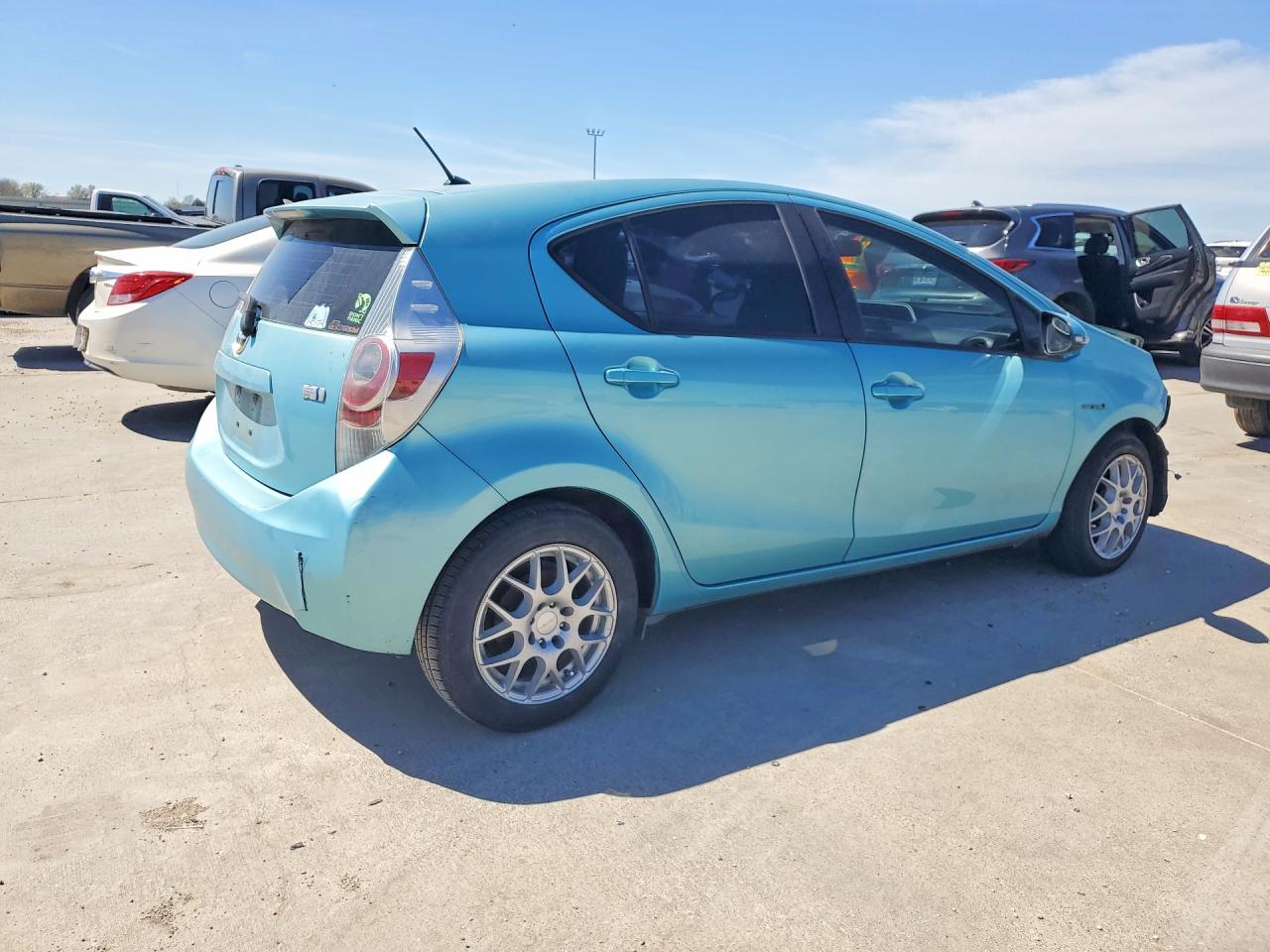 2013 Toyota Prius VIN JTDKDTB33D1054981 photo 3