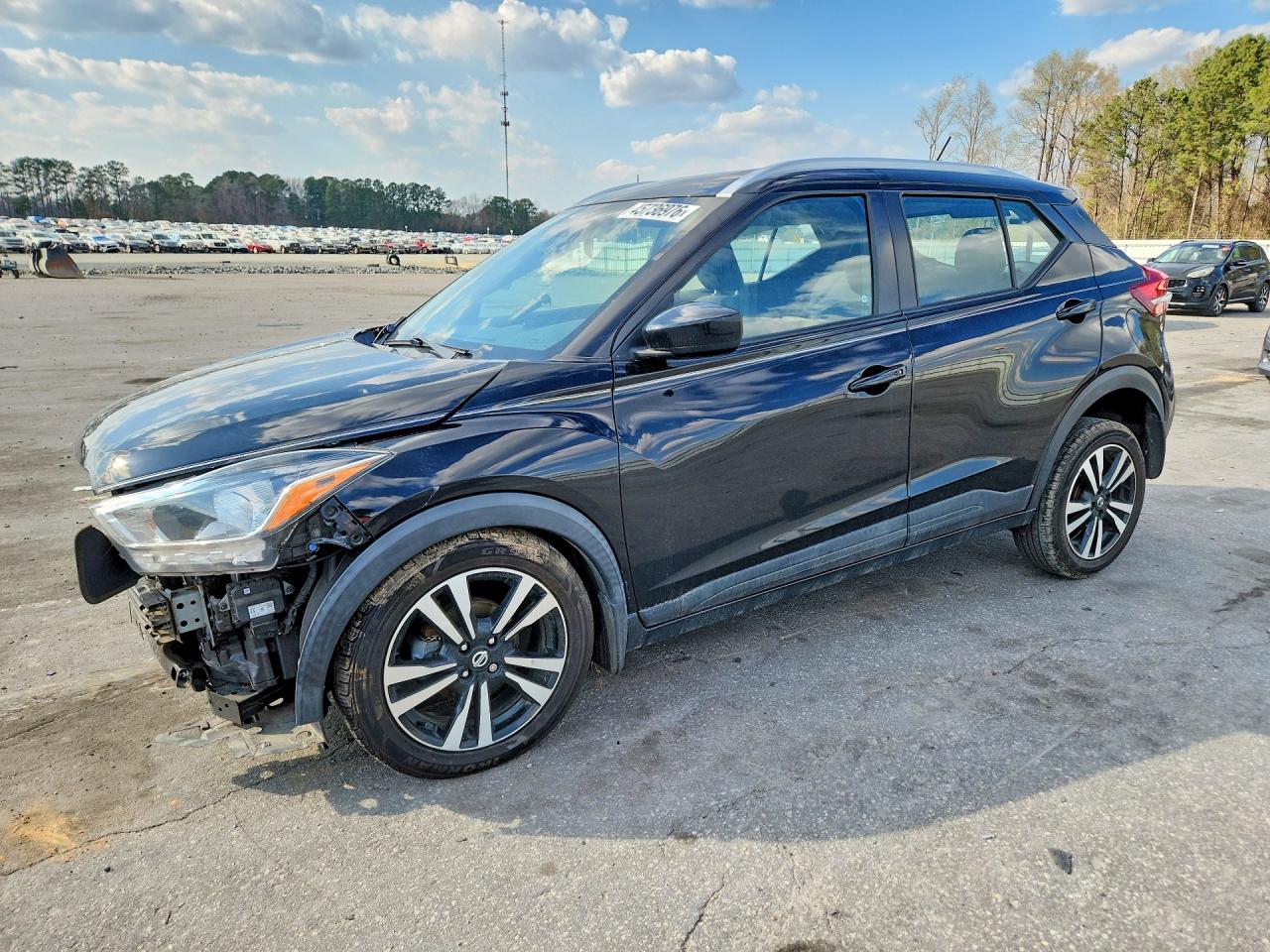 2019 Niss Kicks VIN 3N1CP5CU3KL544909 photo 1