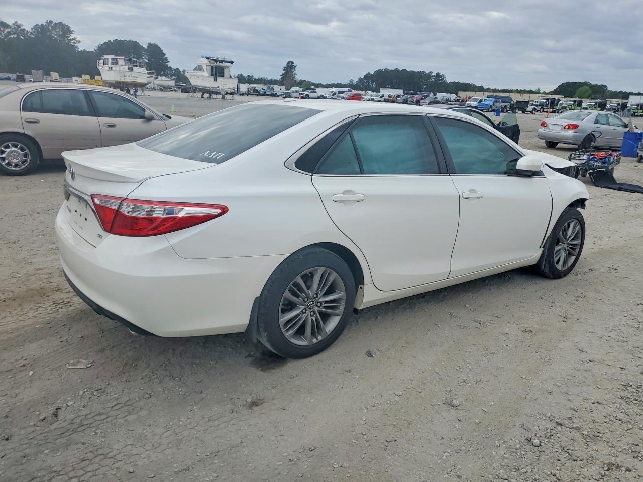 2016 TOYOTA Camry hyb VIN 4T1BF1FKXGU136298 photo 3