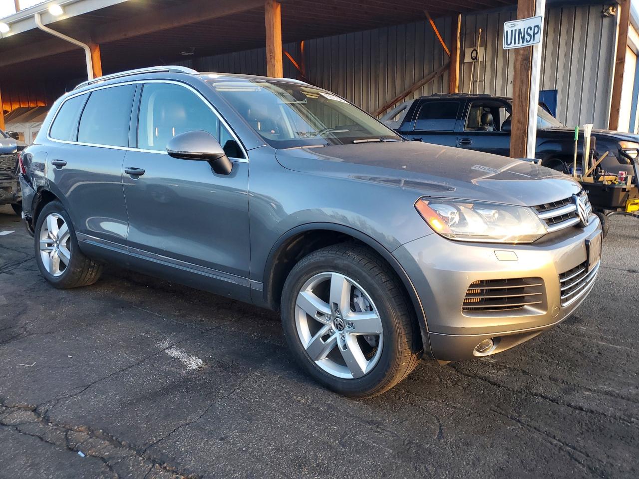 2013 Volkswagen Touareg VIN WVGEP9BP9DD010343 photo 4