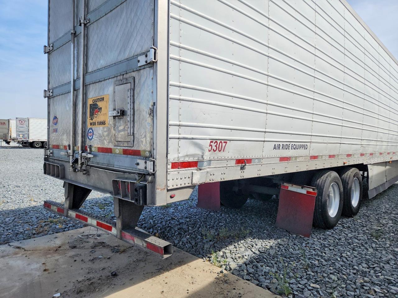 2016 UTILITY All models VIN 1UYVS2532GU505007 photo 9