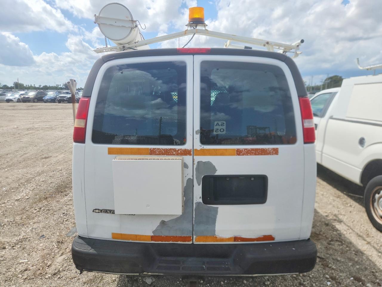 2008 CHEV Express VIN 1GCHG35K381161135 photo 6