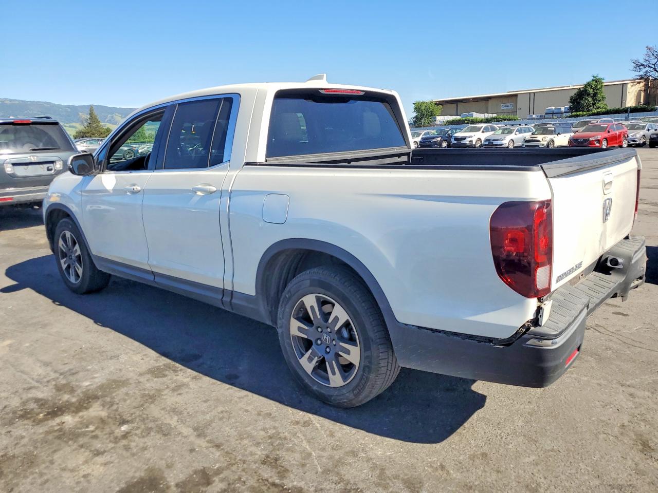 2018 Honda Ridgeline VIN 5FPYK2F56JB001580 photo 2