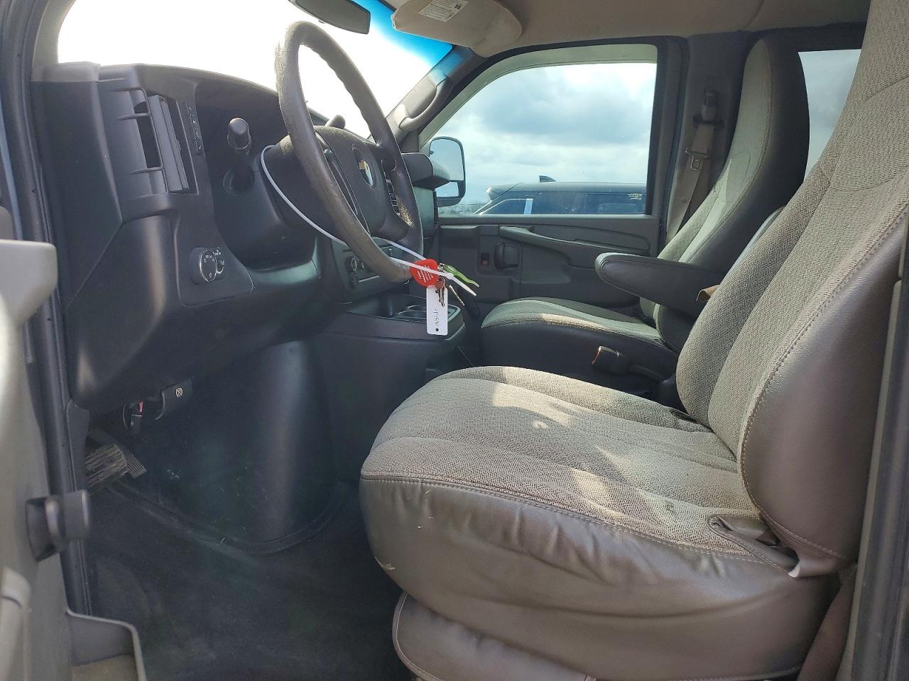 2010 Chevrolet Express g1500 VIN 1GNUGBD43A1170426 photo 7
