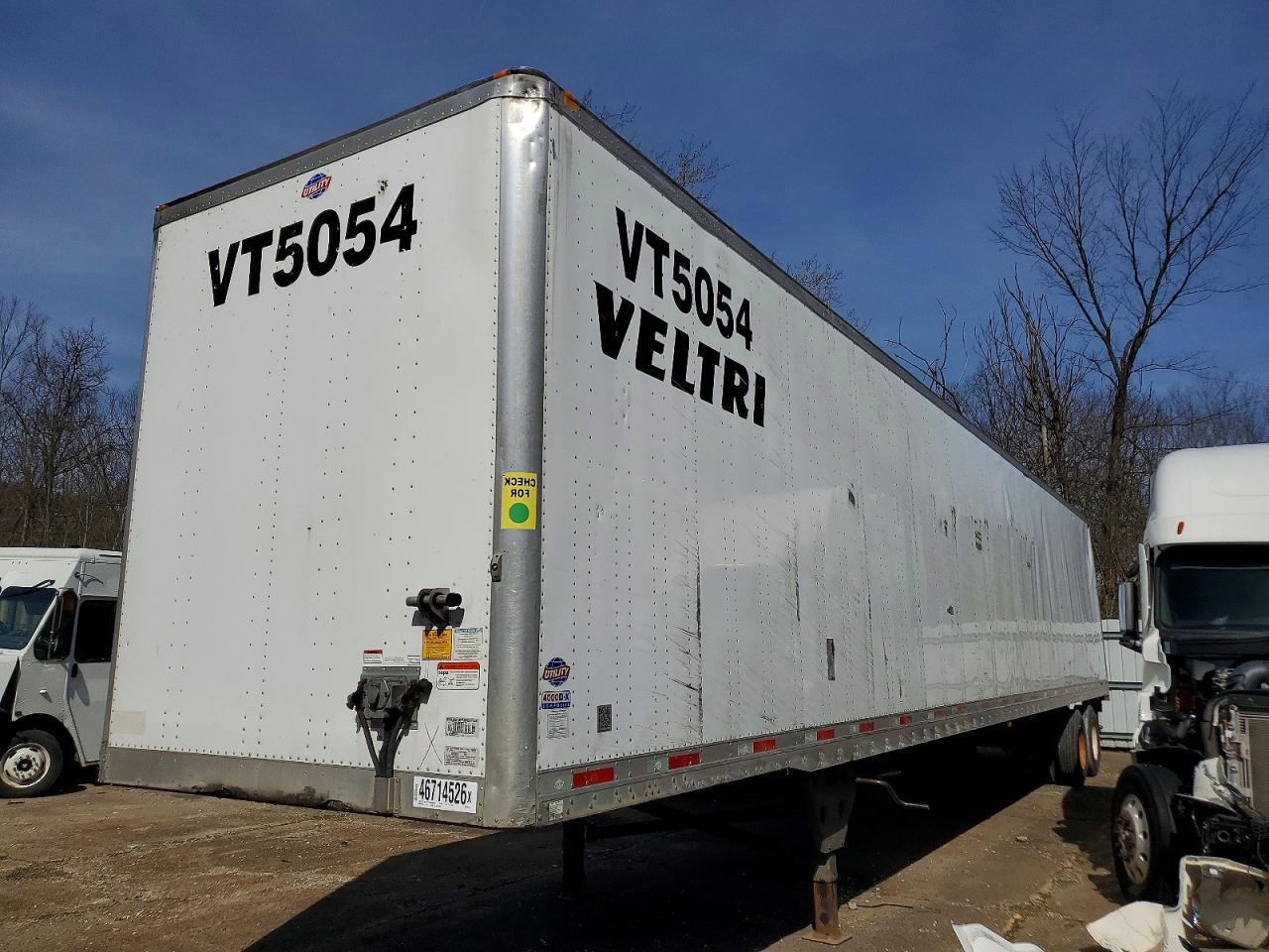 2017 UTILITY All models VIN 1UYVS2530H7083108 photo 2