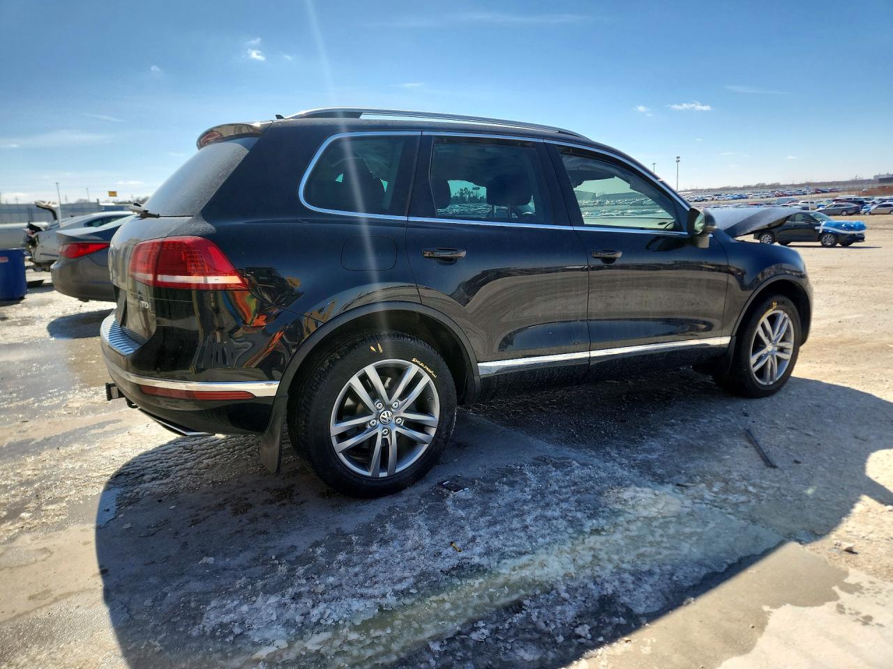 2016 Volkswagen Touareg td VIN WVGEP9BPXGD003633 photo 3