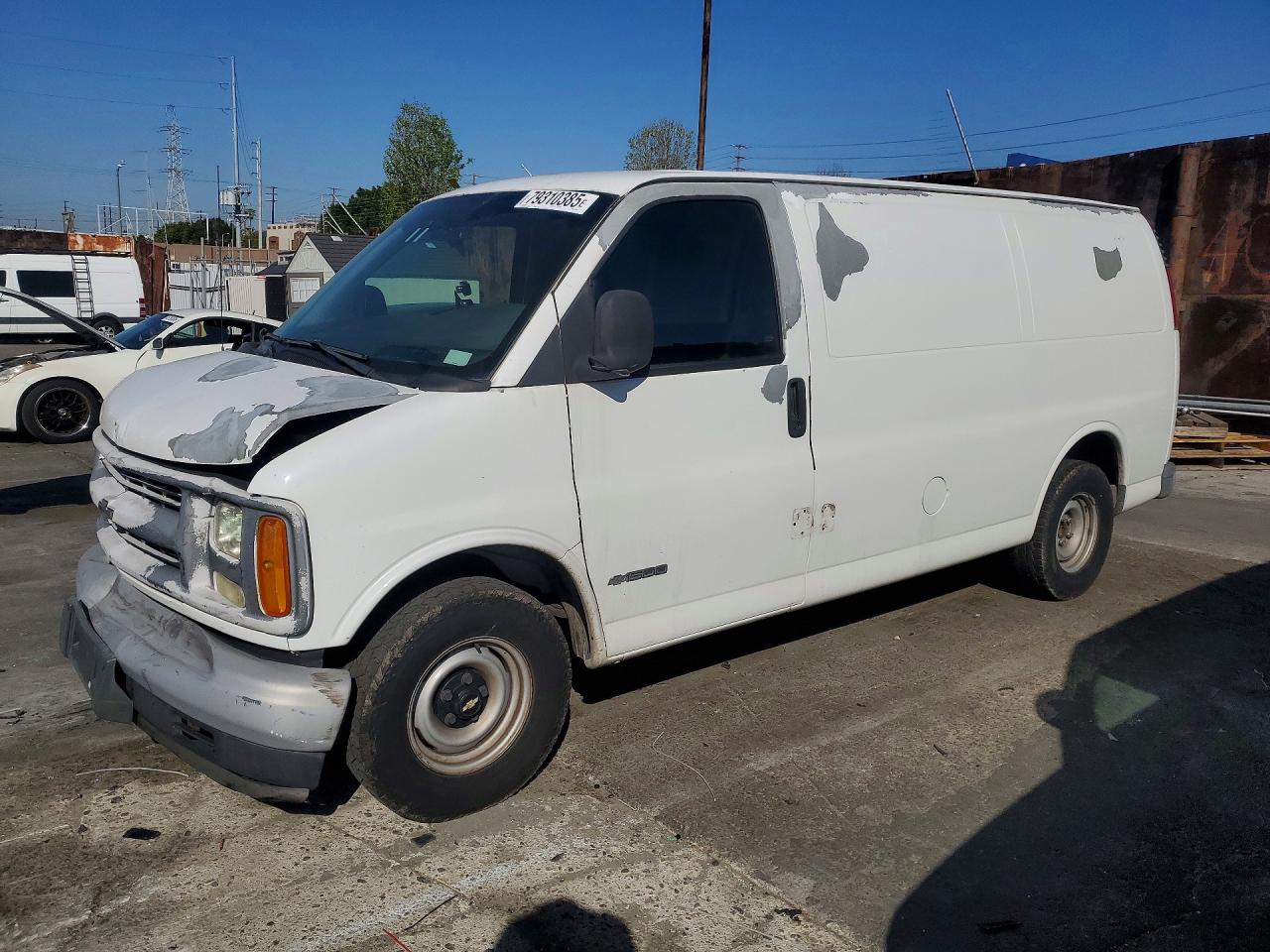 2002 Chevrolet Express g1500 VIN 1GCEG15M421153304 photo 1