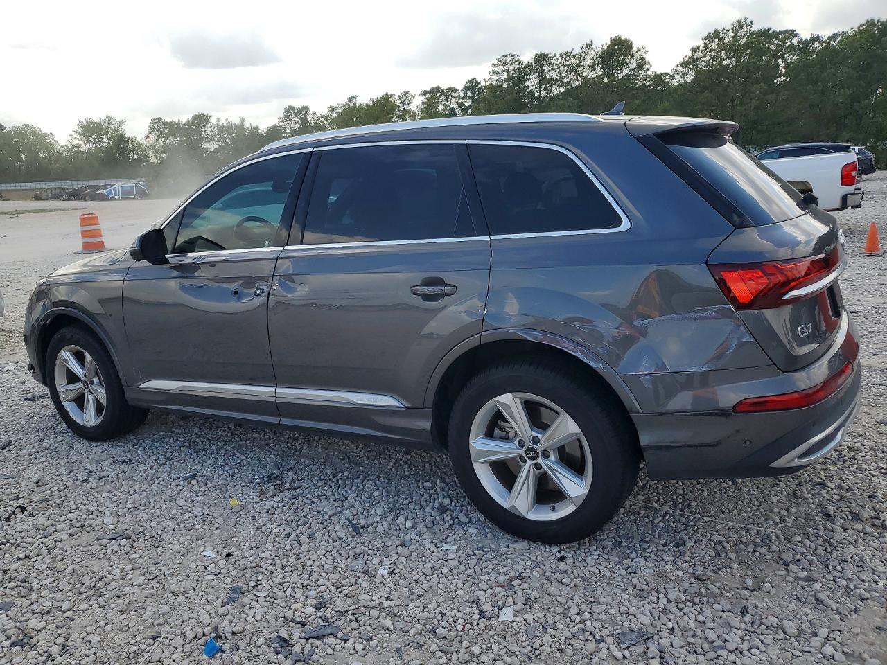 2023 Audi Q7 VIN WA1LCBF77PD003172 photo 2
