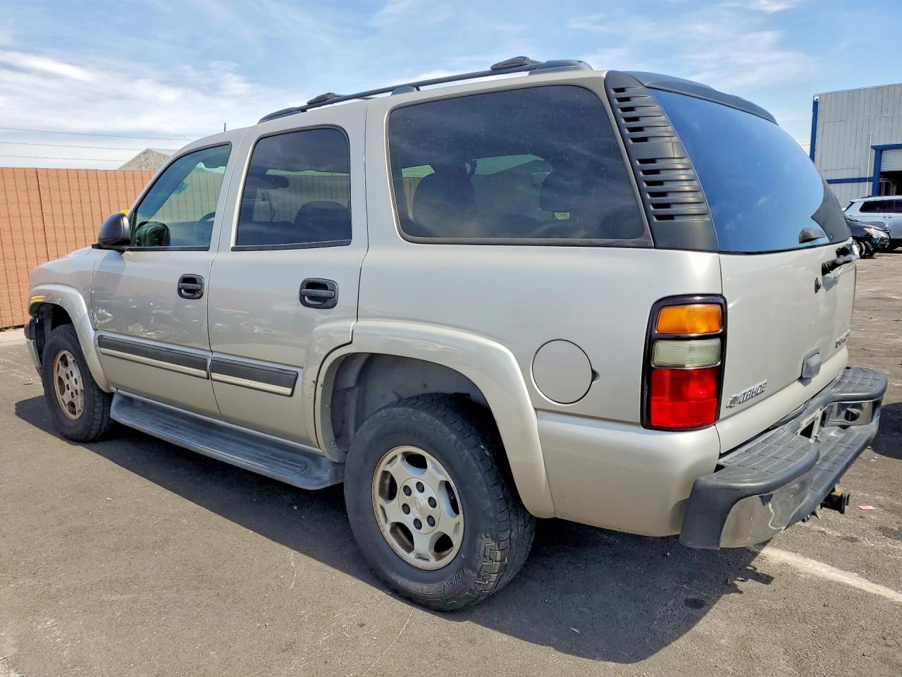 2005 Chev Tahoe VIN 1GNEC13T35R248682 photo 2