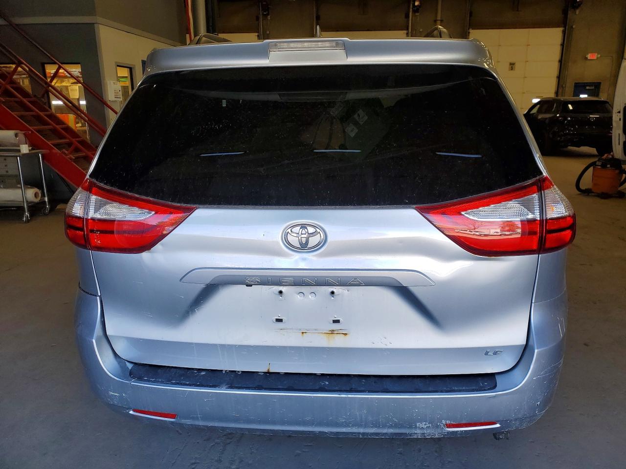 2019 Toyota Sienna VIN 5TDKZ3DC6KS983898 photo 6