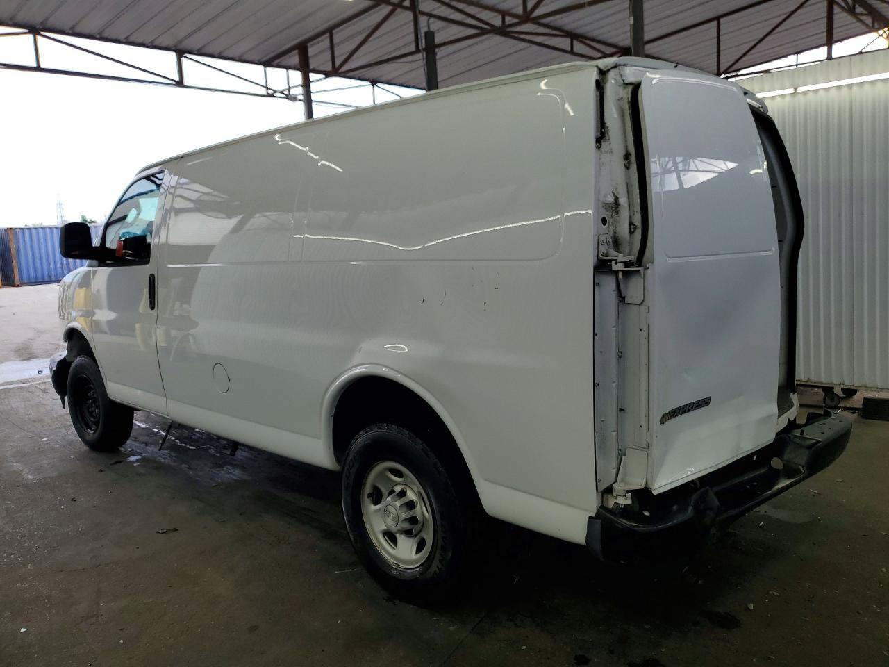 2020 CHEV Express VIN 1GCWGAFG8L1126749 photo 2