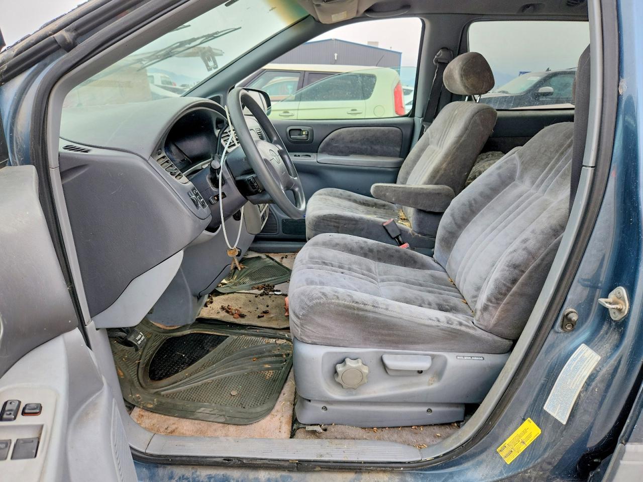 2001 Toyota Sienna VIN 4T3ZF13C61U377687 photo 7