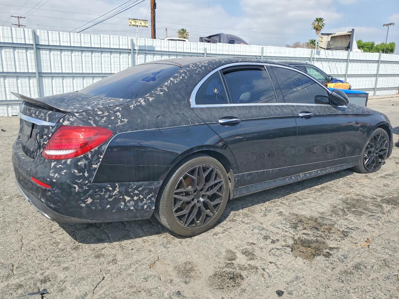 2018 Mercedes E-class VIN WDDZF4KB9JA400684 photo 3